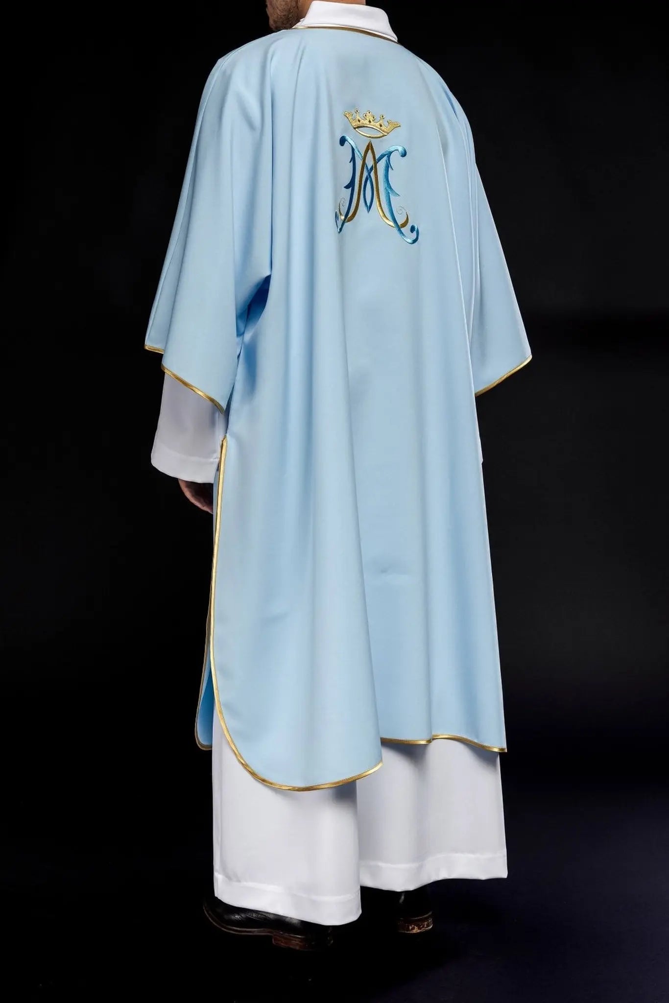 Dalmatica con bordado mariano azul