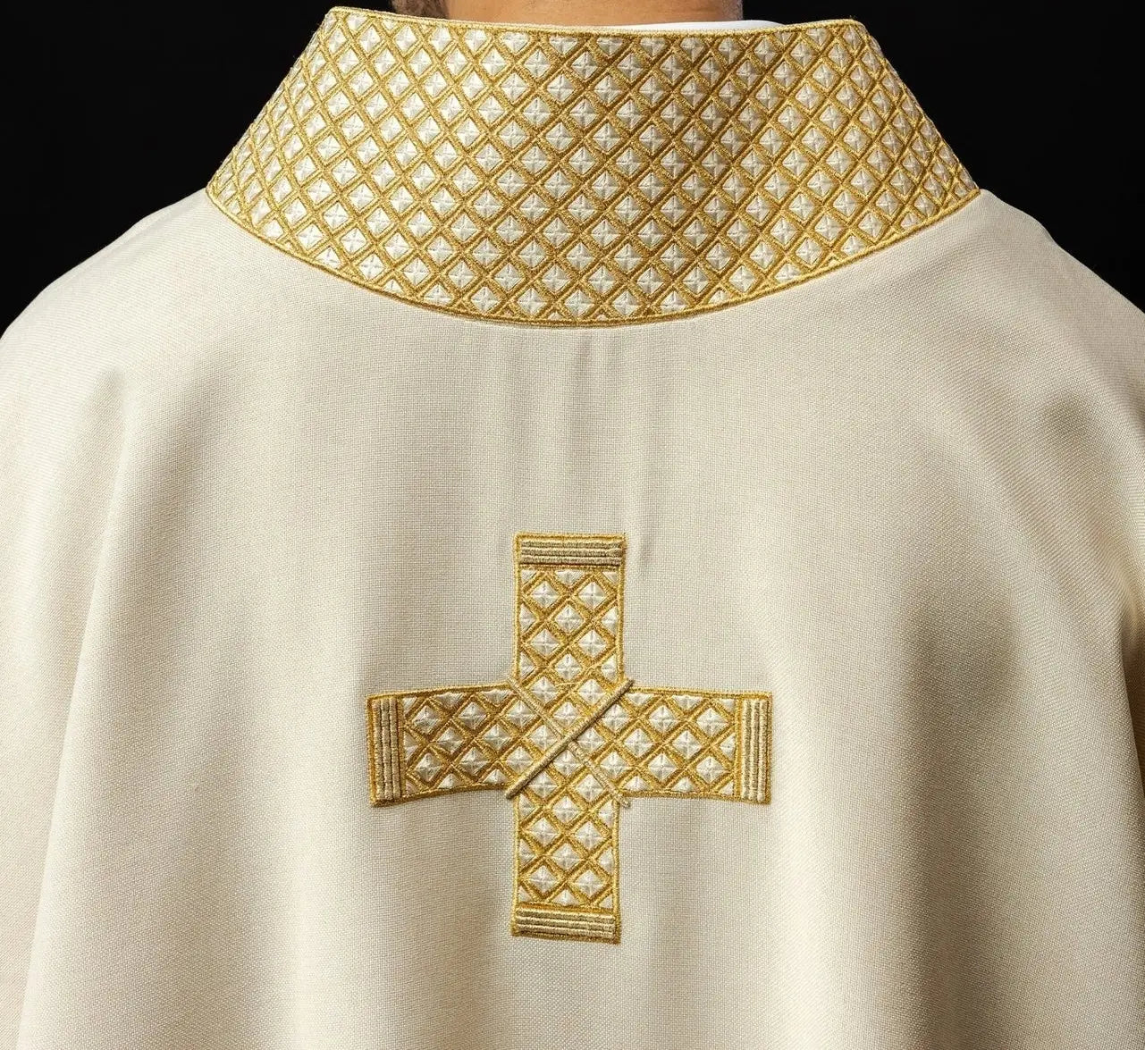 Dalmatia with embroidered crosses and ecru collar