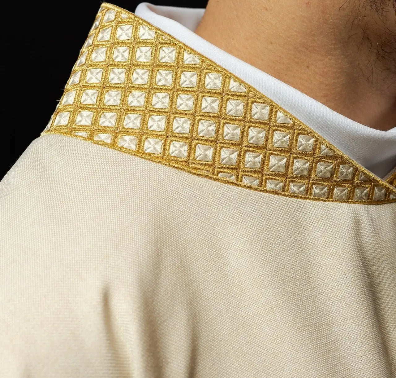 Dalmatia with embroidered crosses and ecru collar