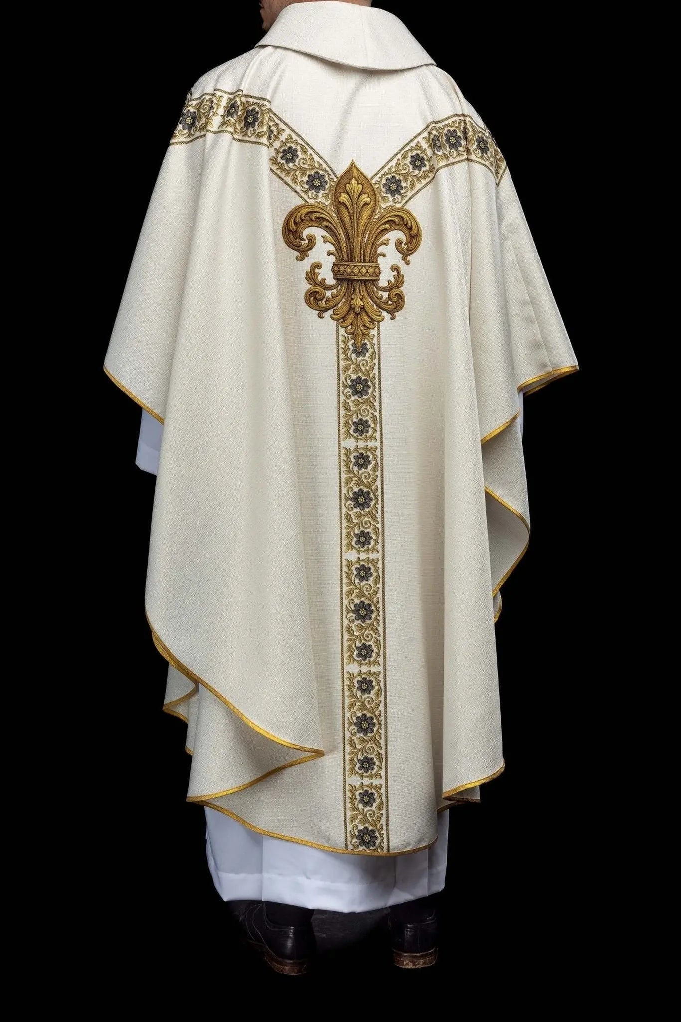 Ecru Chasuble with Printed Image of the Immaculate Conception - HAFTINA ATELIER