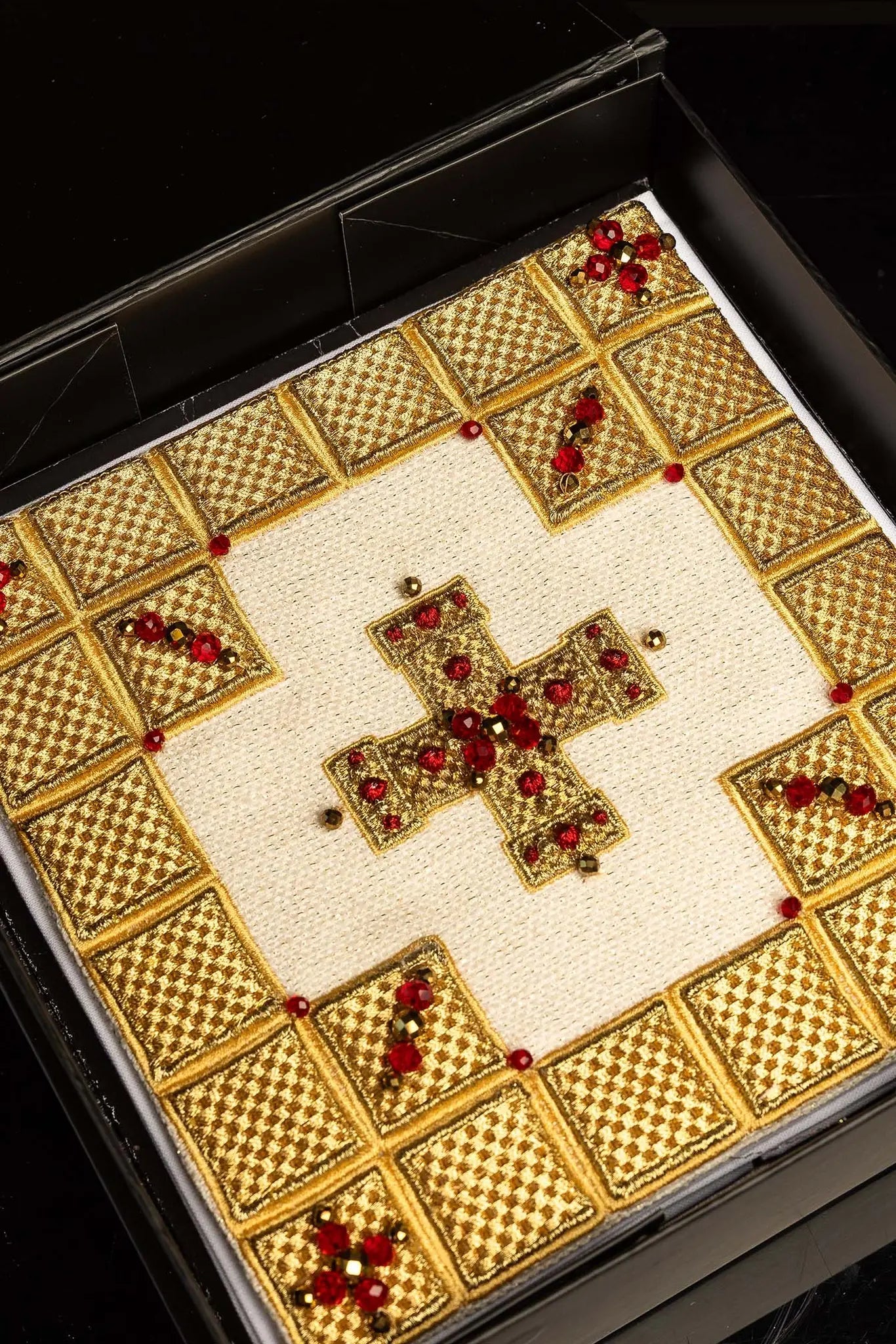 Ecru Handmade Chalice Linen Set with Natural Stones - HAFTINA ATELIER