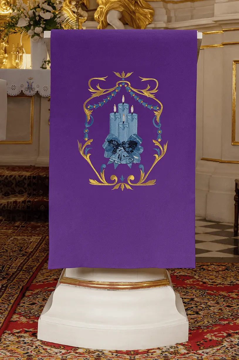 Advent napkin for lectionary embroidered with candle motif