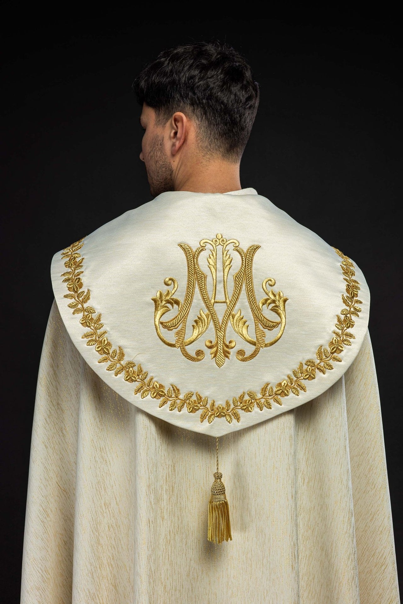 Kapa haftowana maryjna ecru