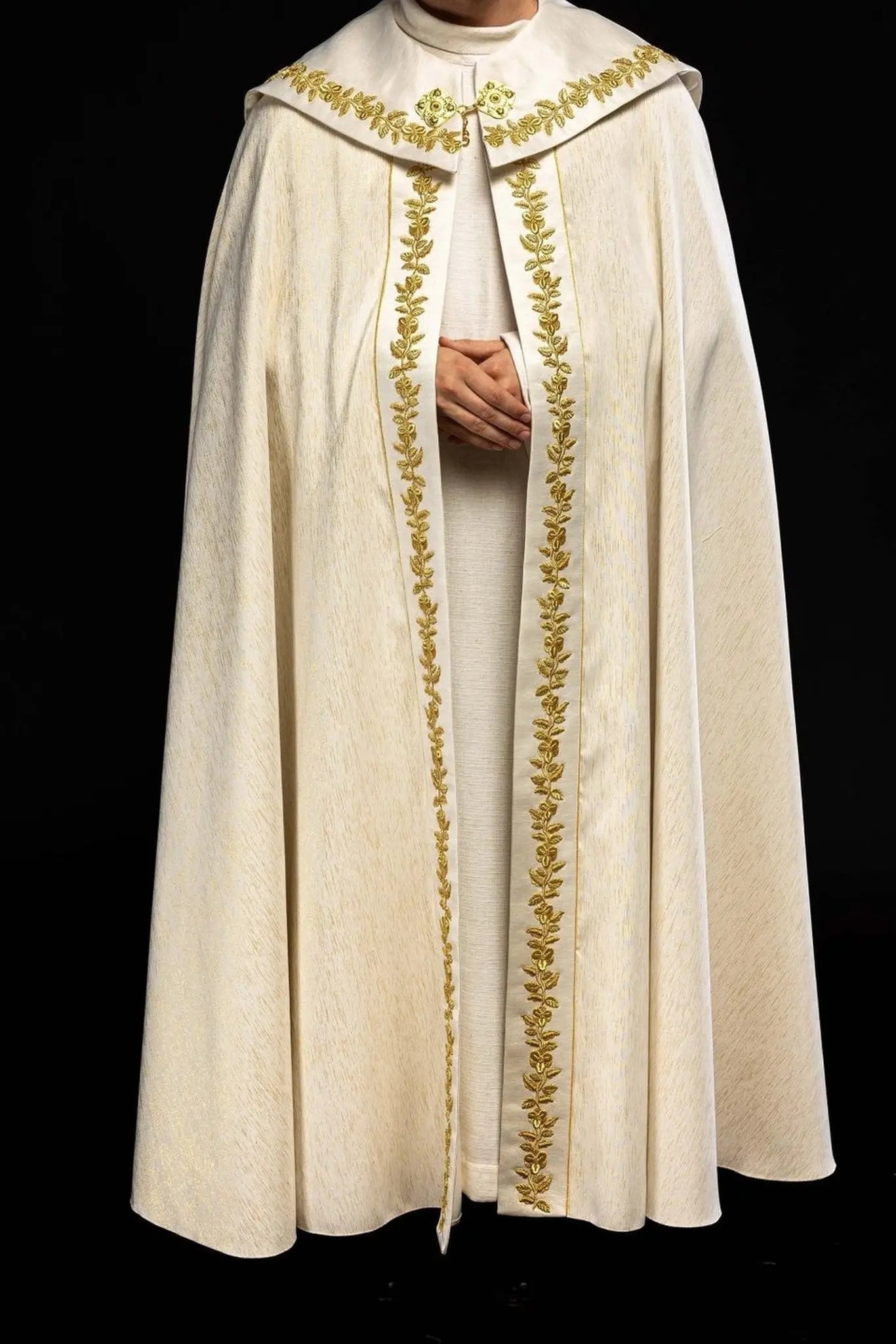 Embroidered Marian Bedspread Ecru
