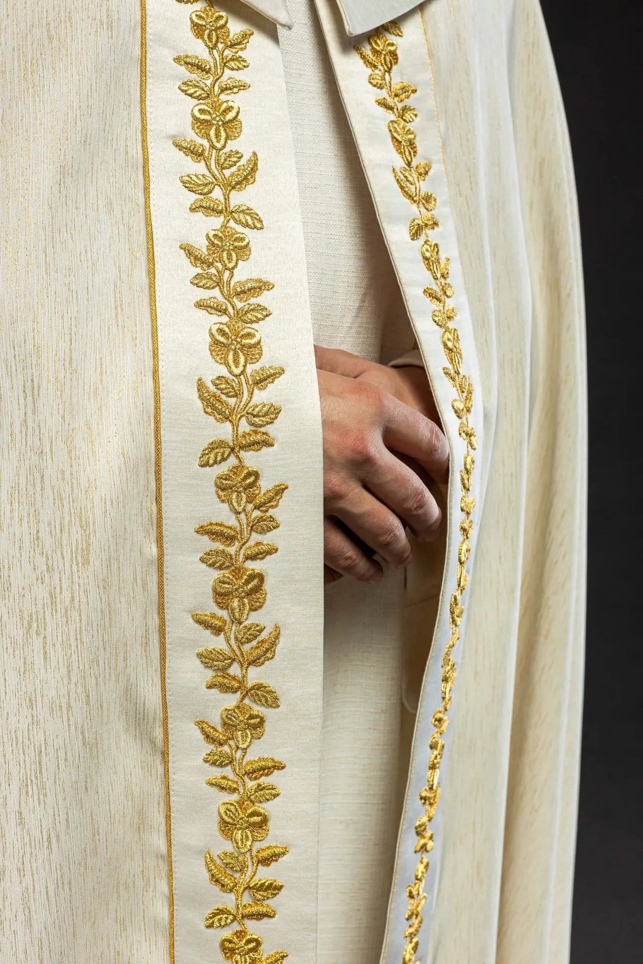 Embroidered Marian Bedspread Ecru