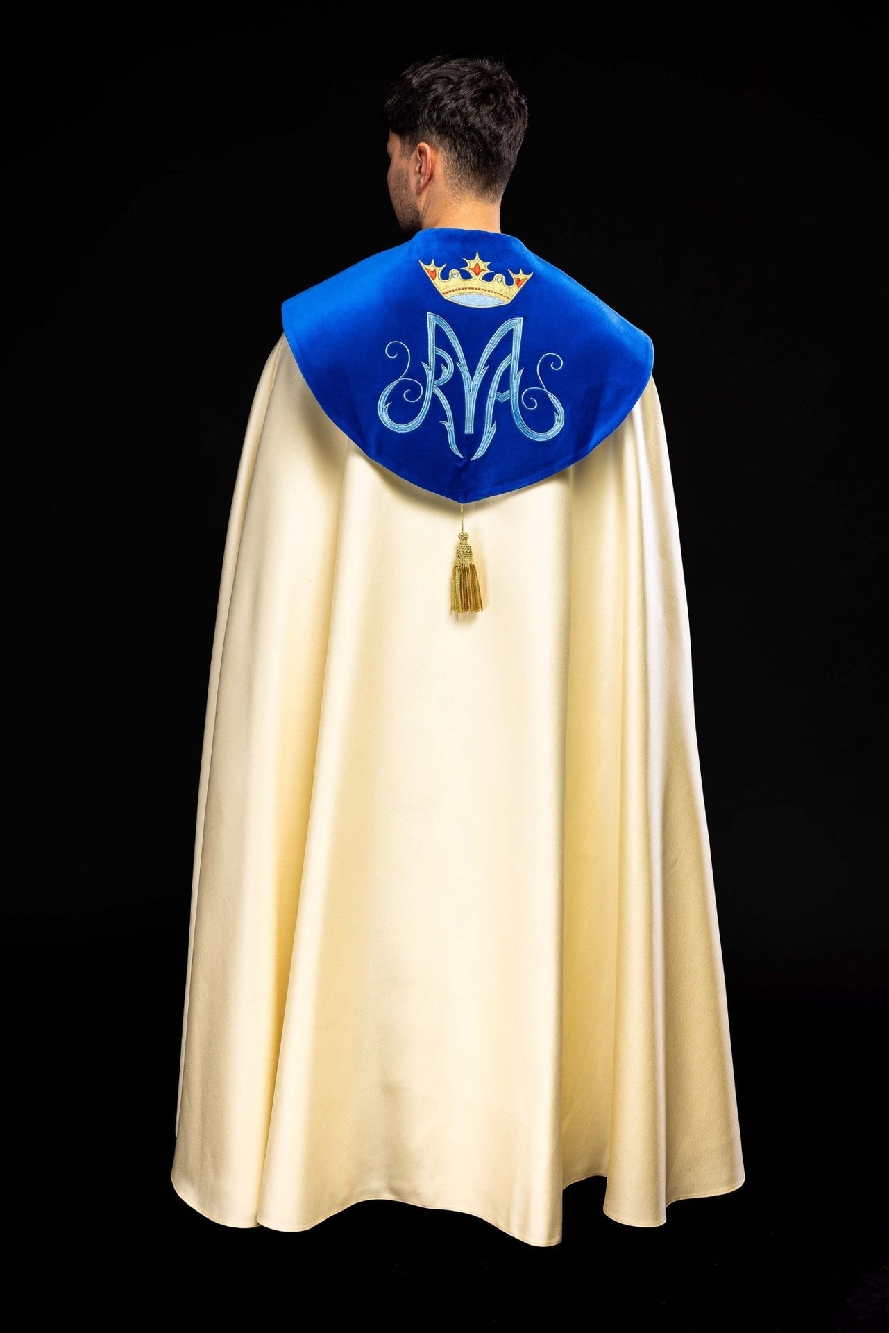 Kapa haftowana Maryjna z aksamitem ecru