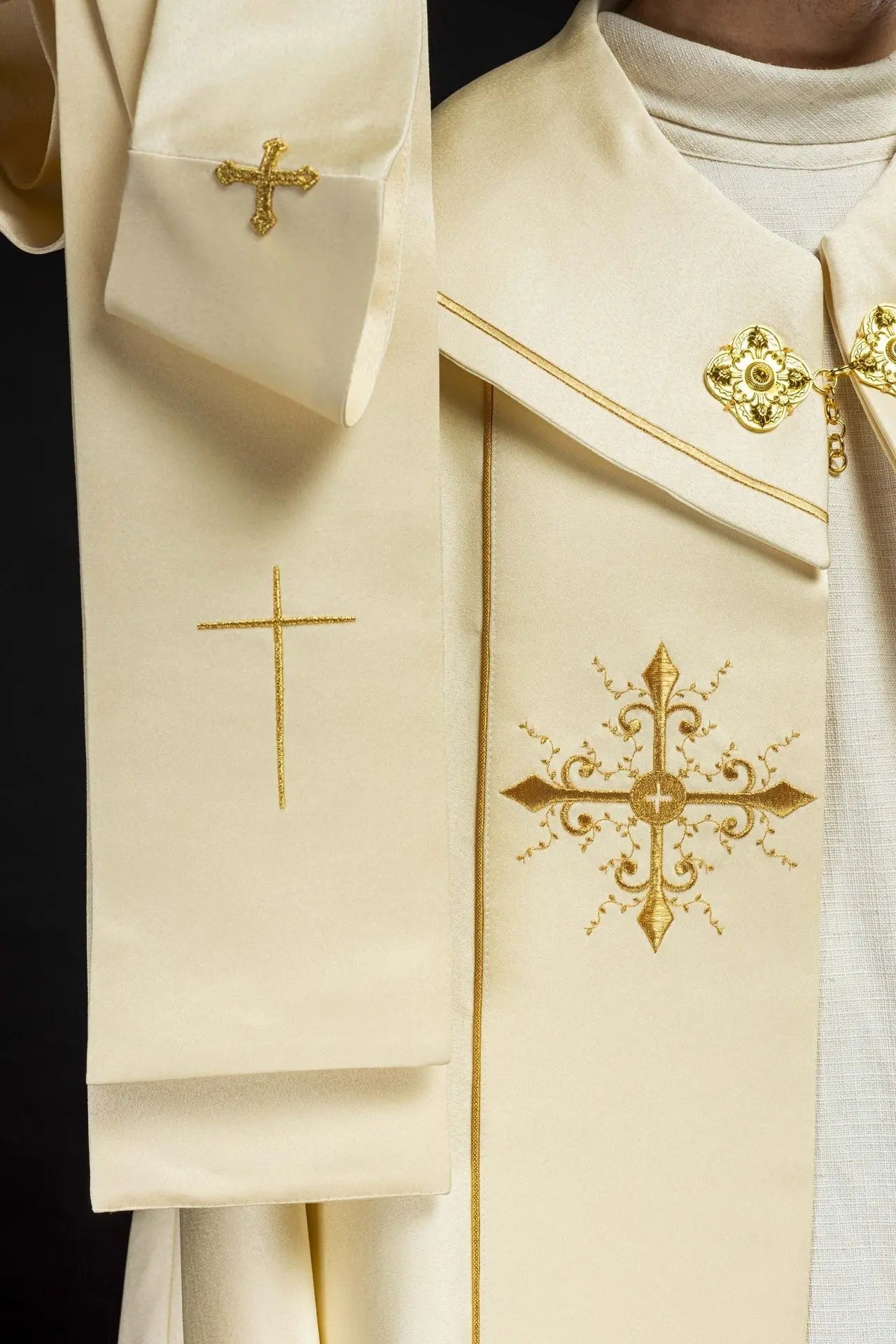 Embroidered ecru liturgical chapel