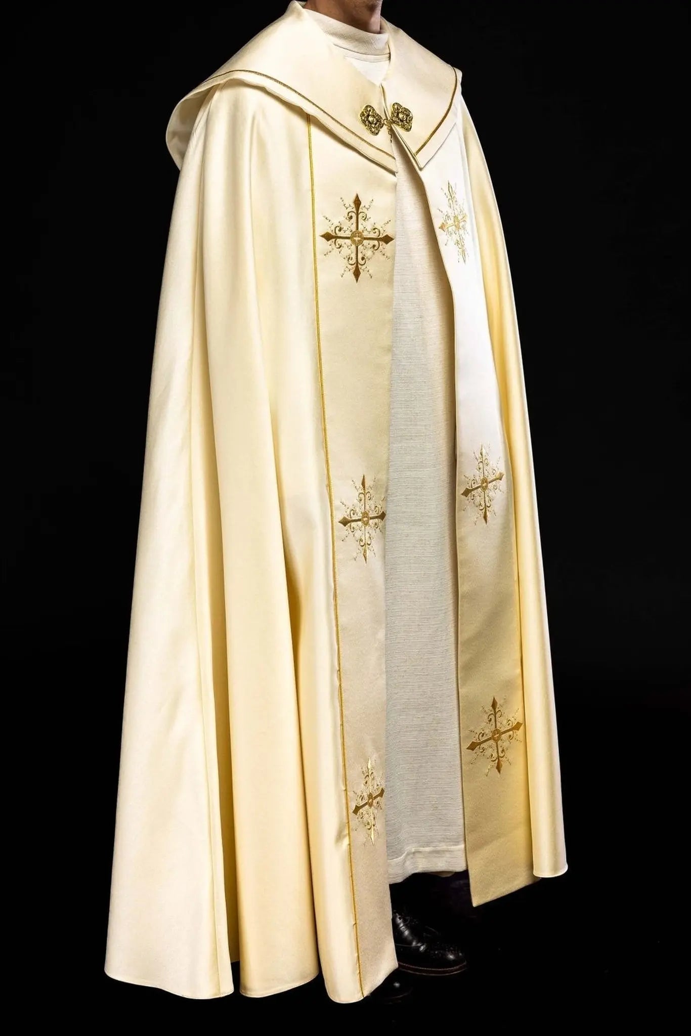 Embroidered ecru liturgical chapel