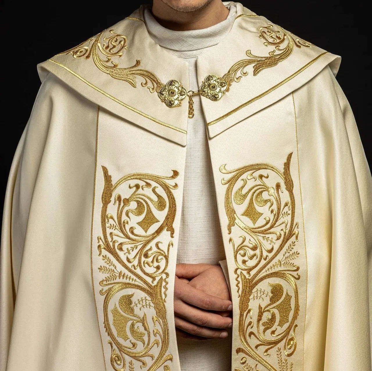 Embroidered liturgical chapel IHS ecru