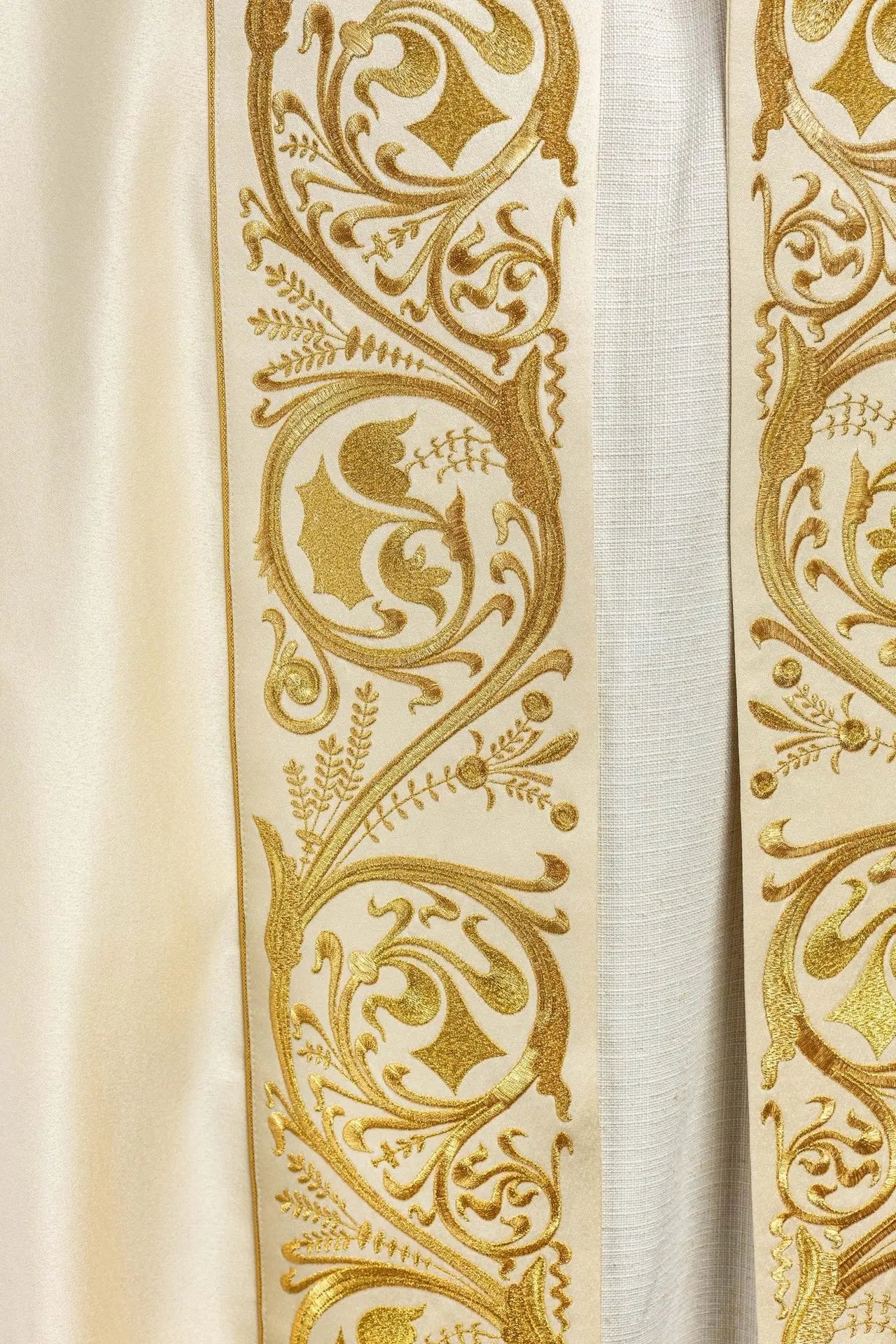 Embroidered liturgical chapel IHS ecru