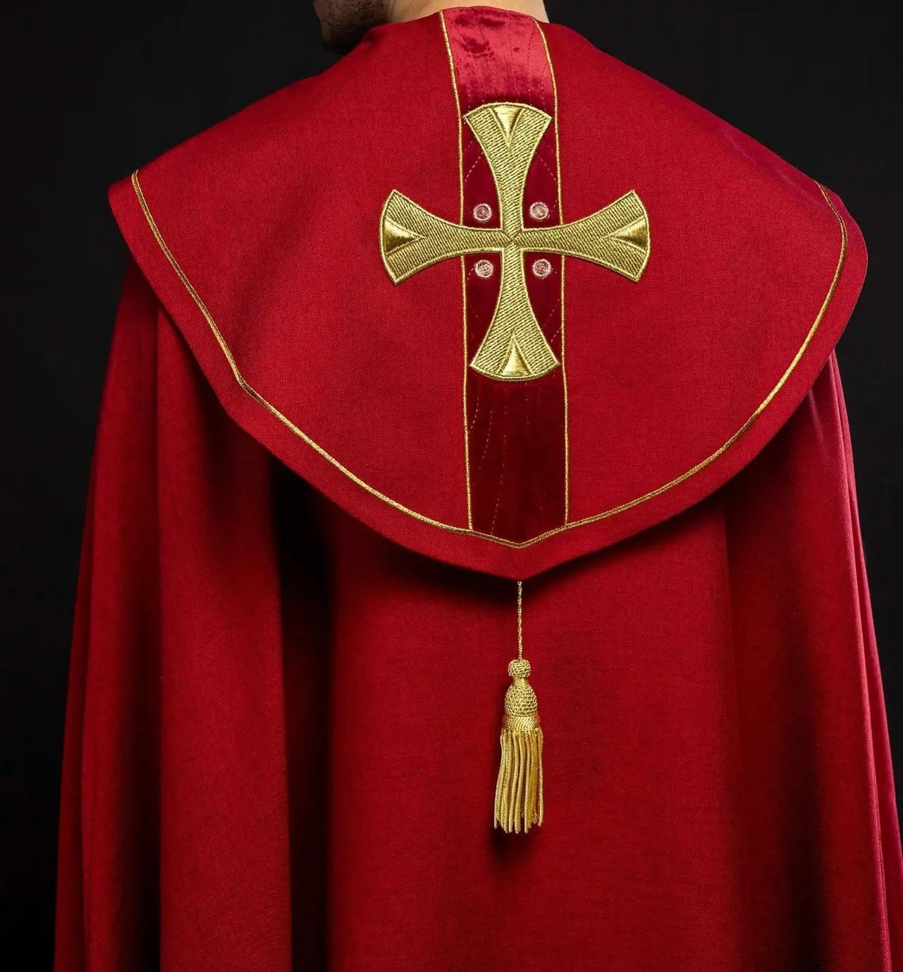 Cap in embroidered gold crosses with red velvet