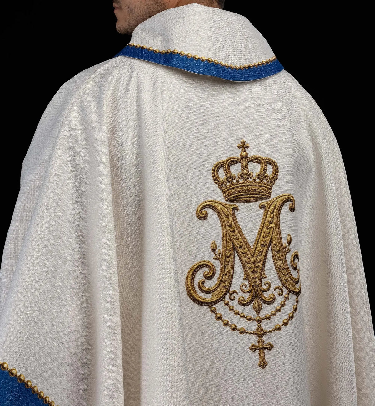 Marfil casulla con monograma mariano coronado, detalle posterior