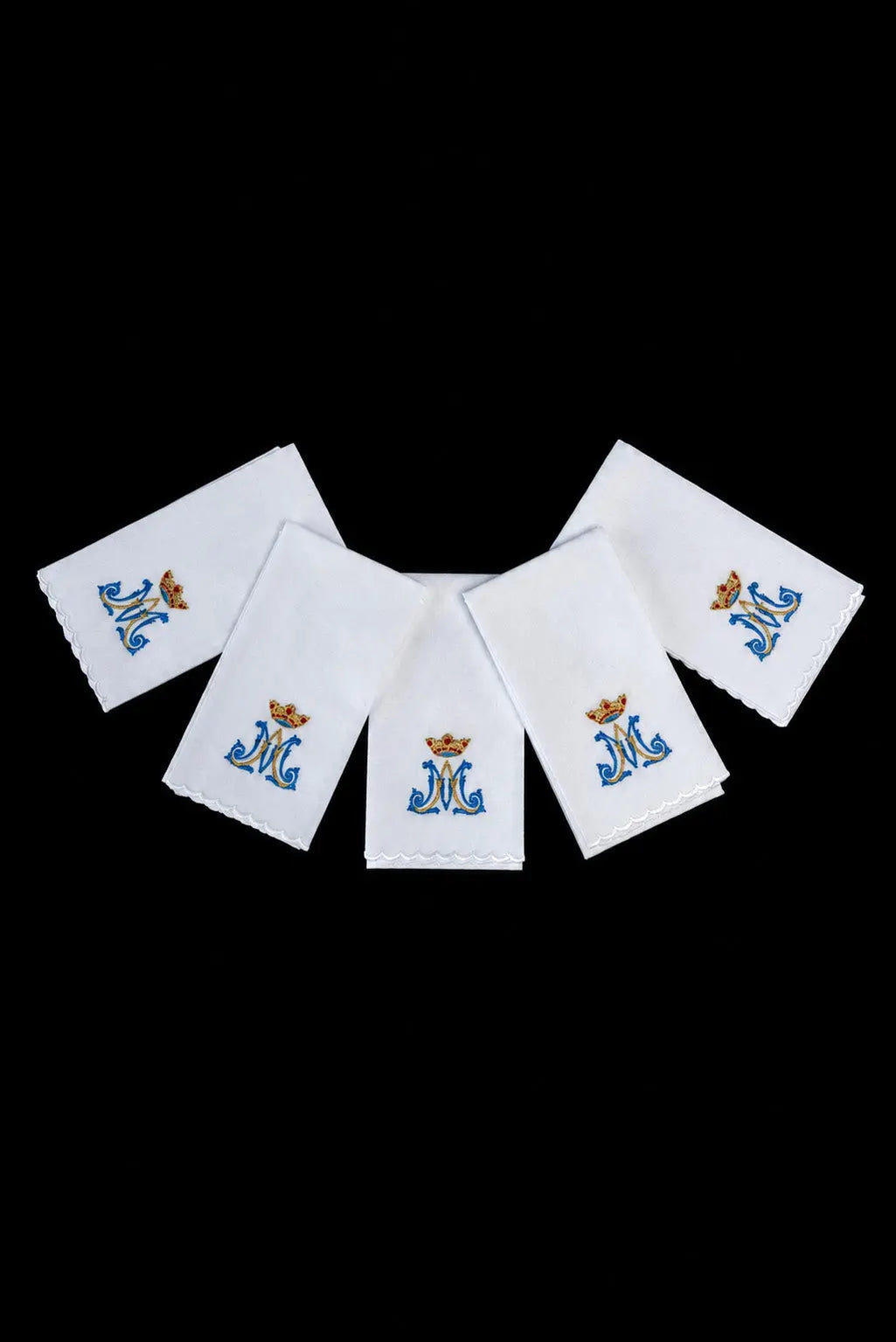 Blanco juego de 5 purificadores litúrgicos con bordado mariano, vista frontal