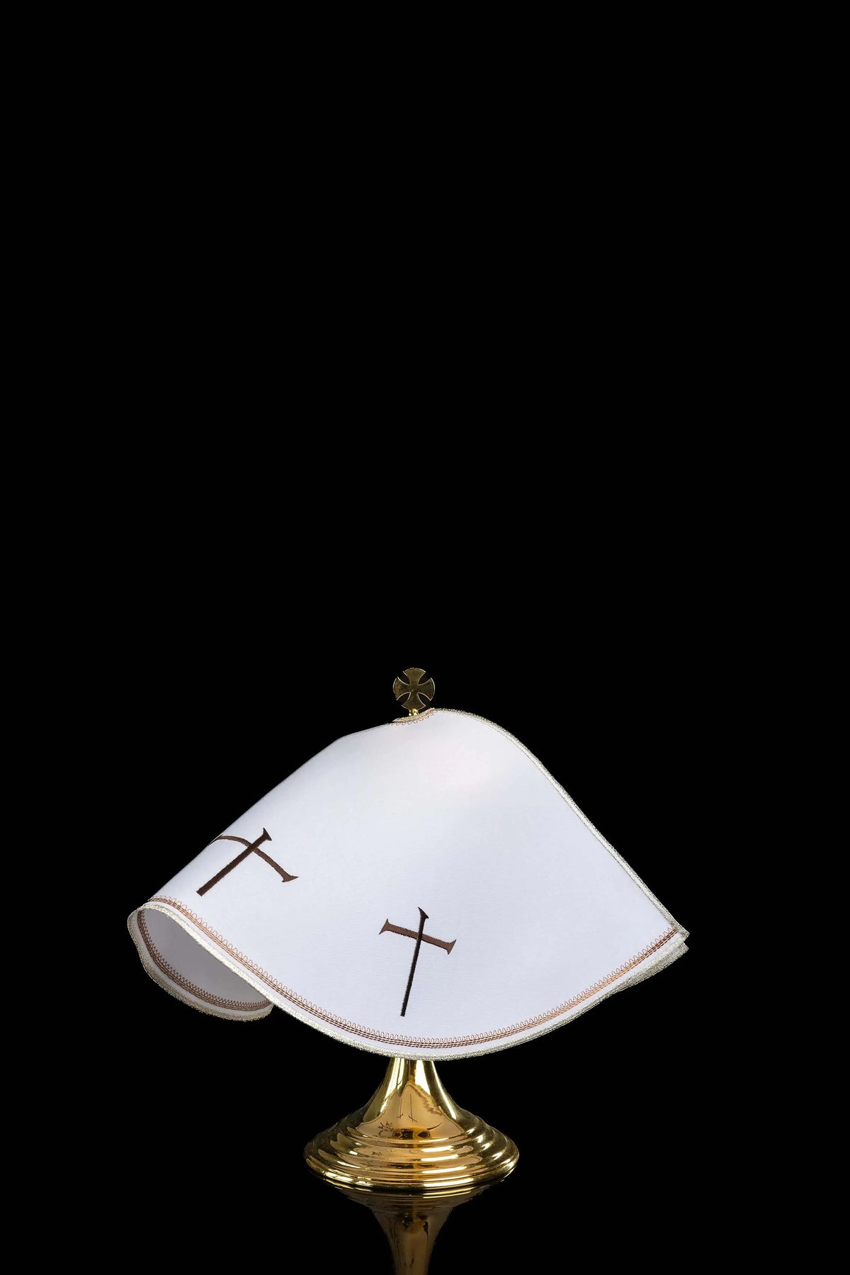 Blanco cubrecopón con cruces, vista posterior