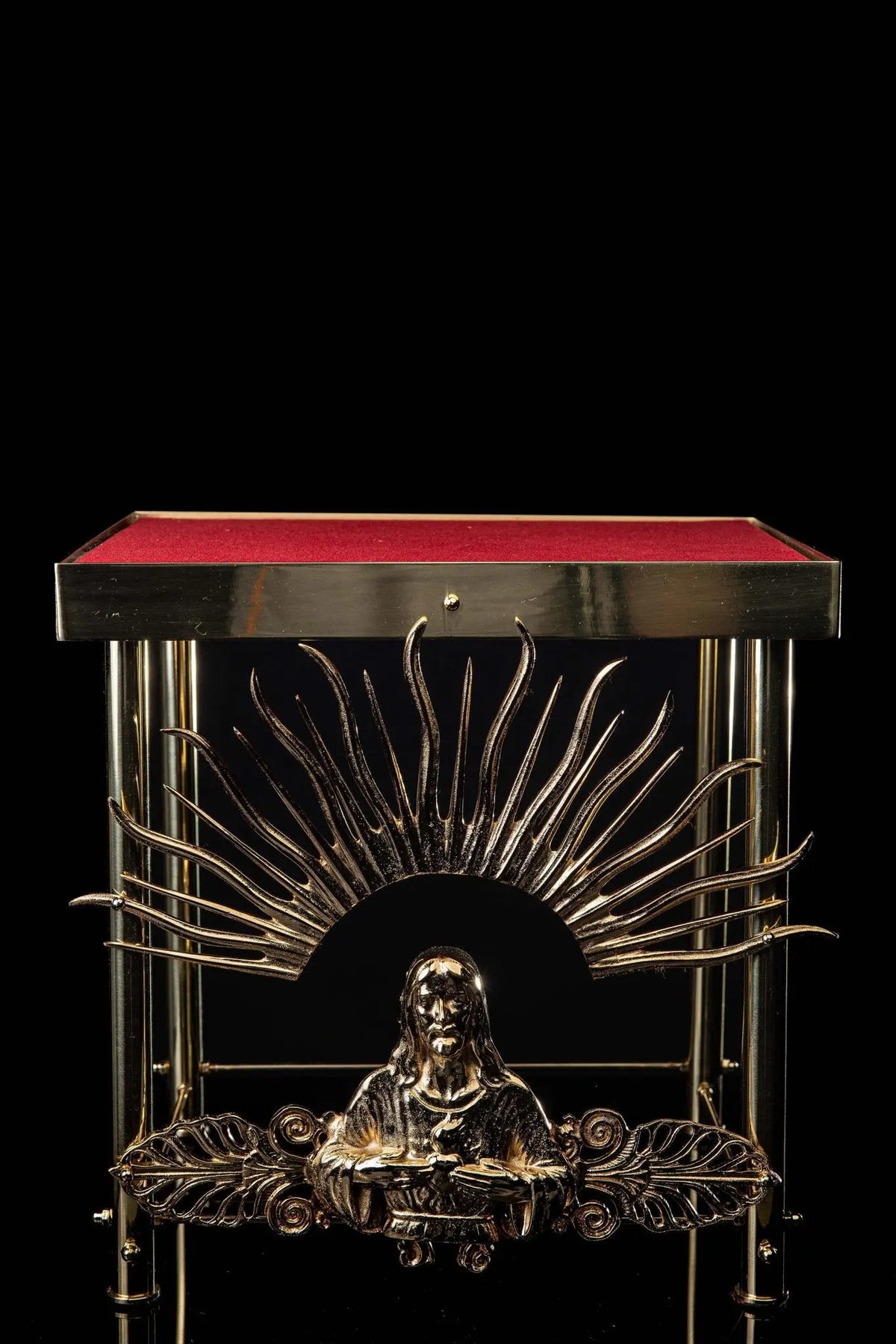 Bañado en oro trono para custodia con motivo de Cristo, vista frontal