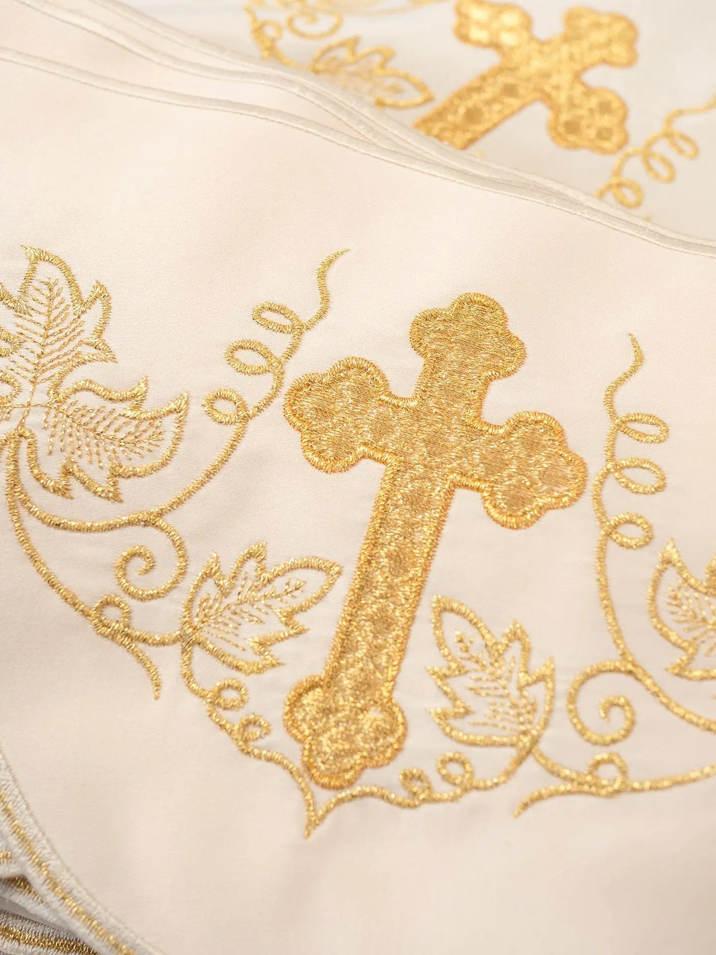 Metre with embroidery front Cross and Grapes ecru