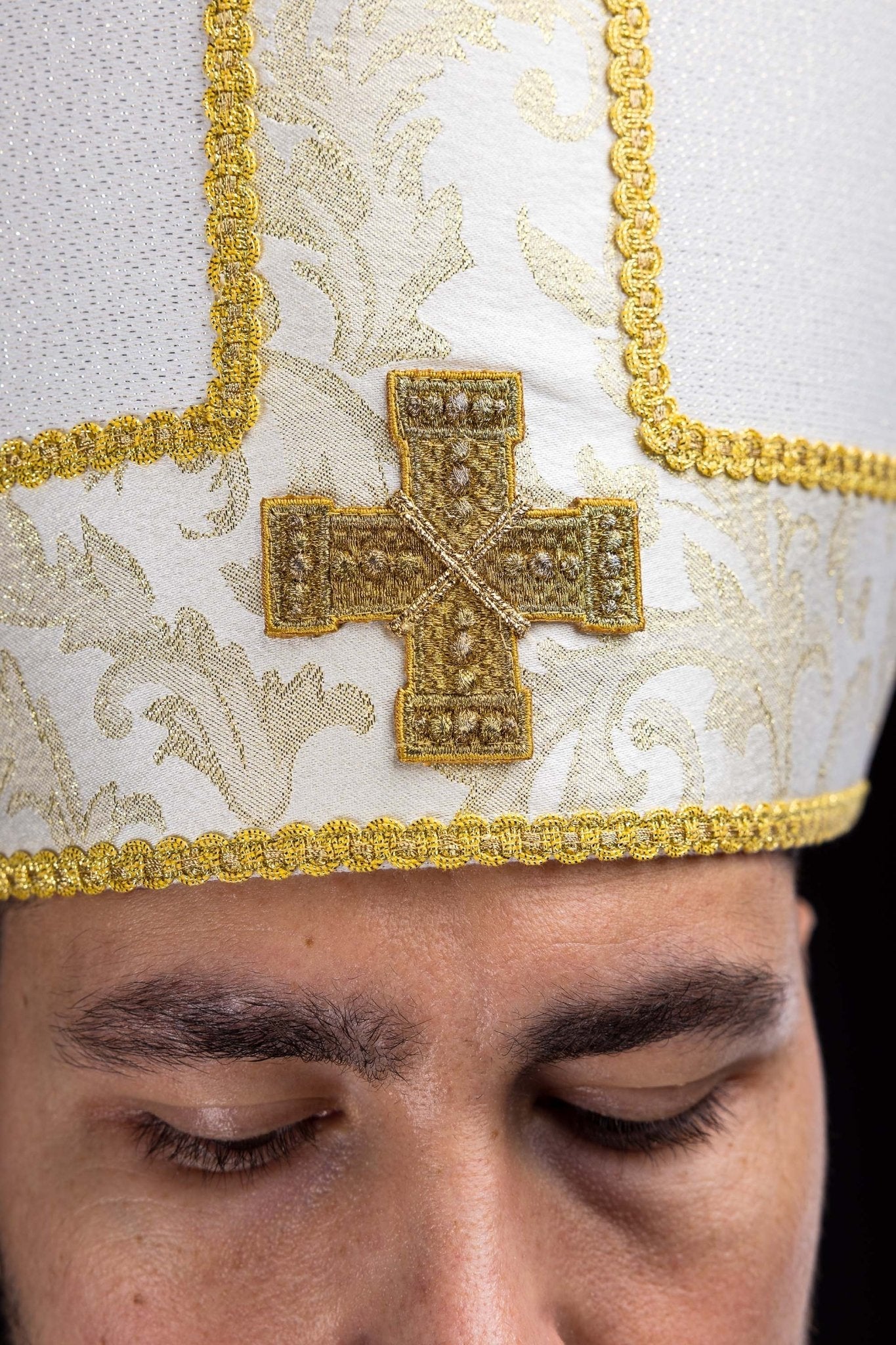Ecru mitre with embroidered cross and decorative jacquard fabric