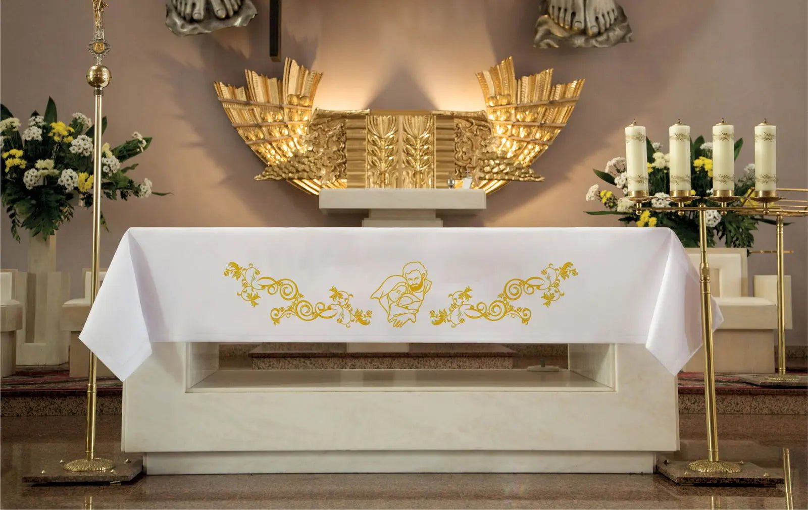 Mantel de altar bordado con imagen de la Sagrada Familia