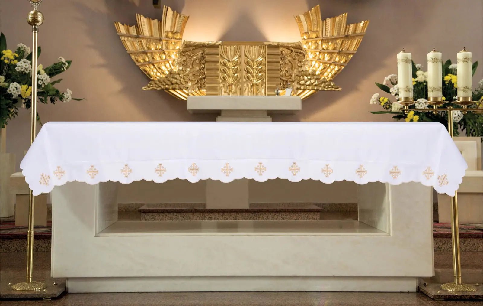 Paño de altar con bordado frontal en cruces de Jerusalén