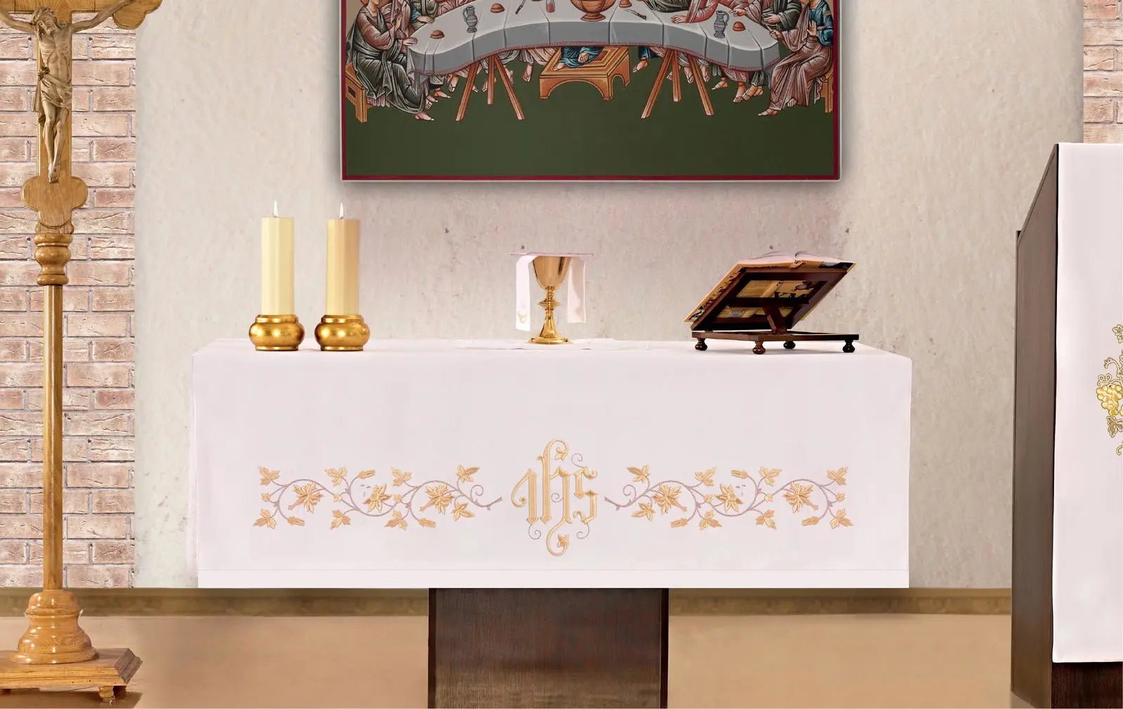 Paño de altar con bordado frontal dorado IHS