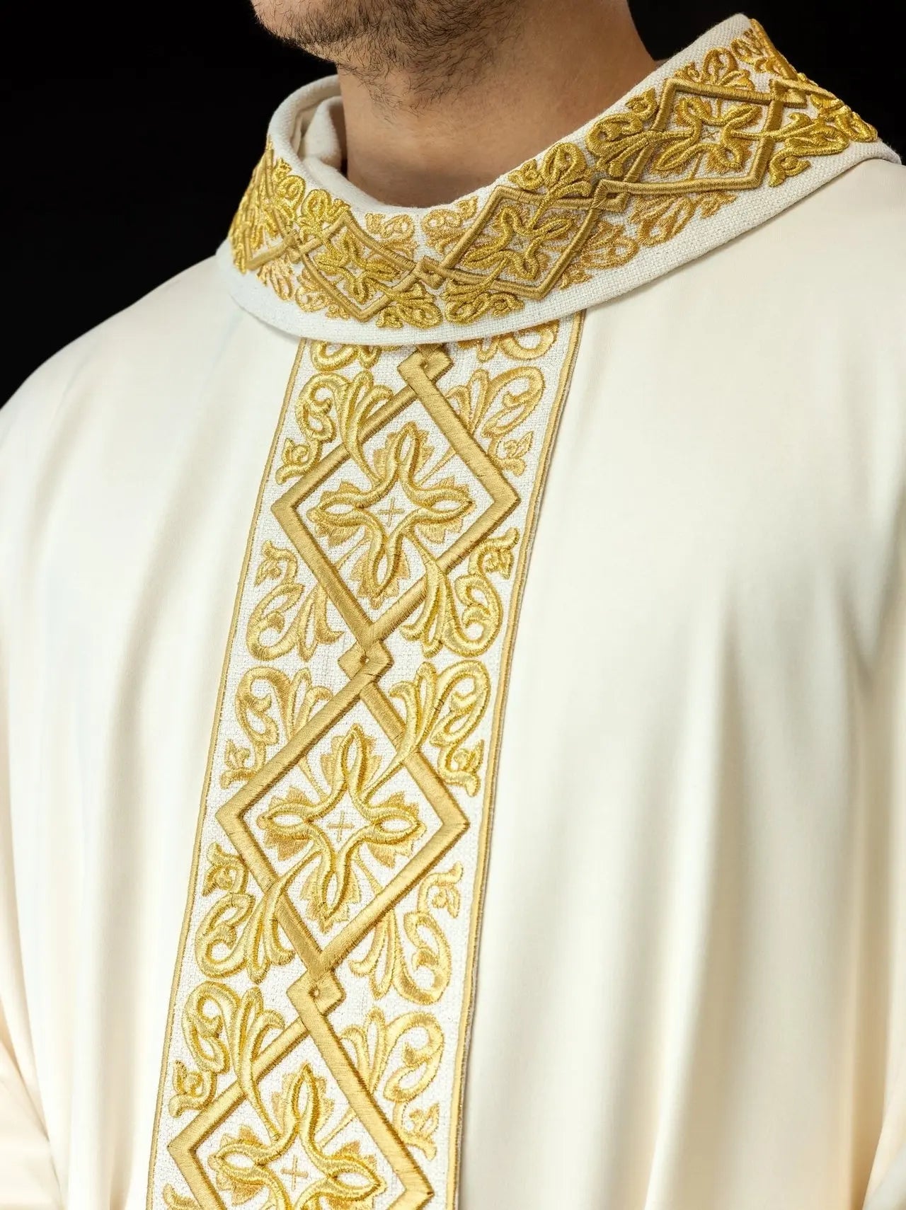 Chasuble richly embroidered floral motif with crosses Ecru
