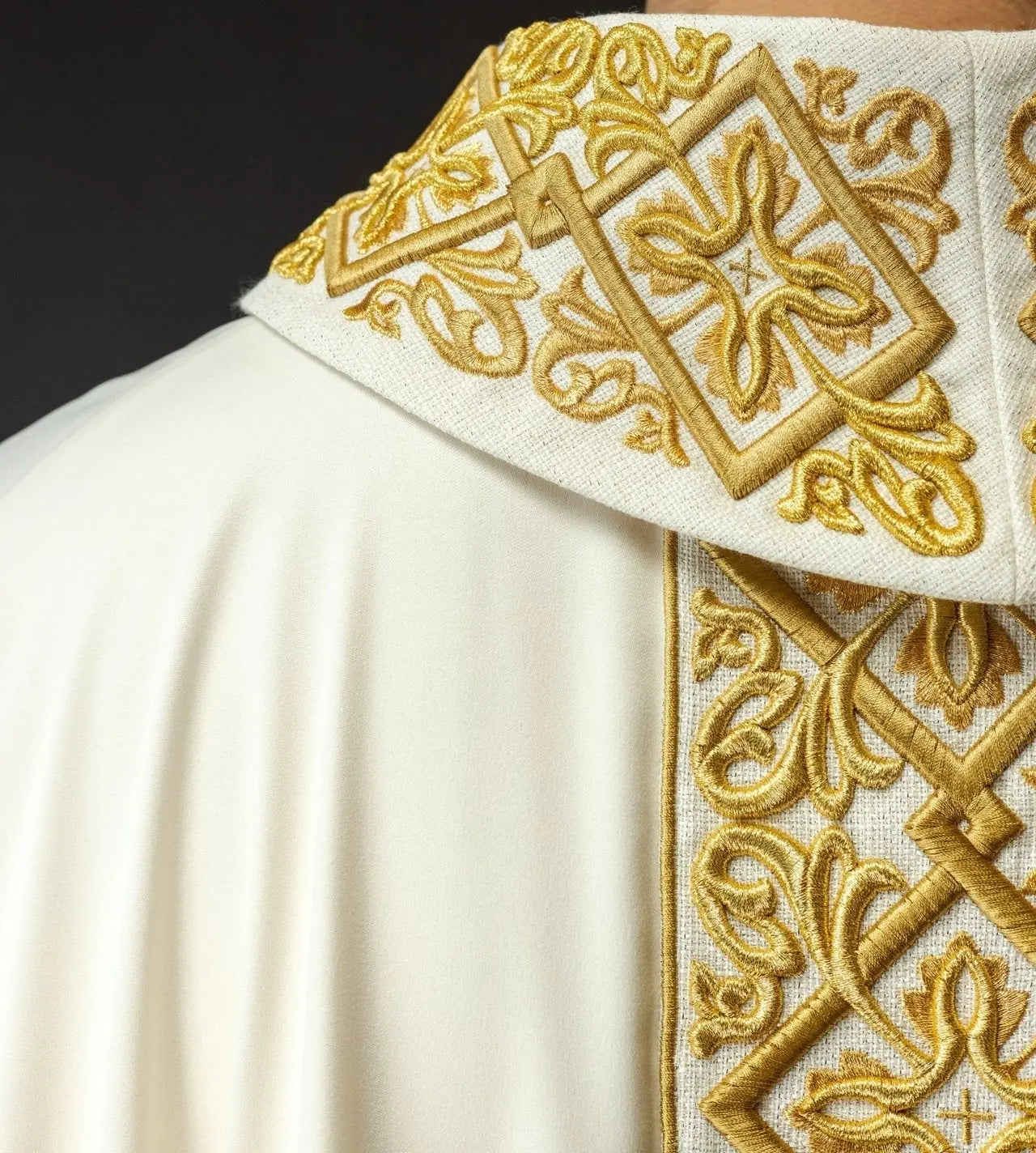 Chasuble richly embroidered floral motif with crosses Ecru