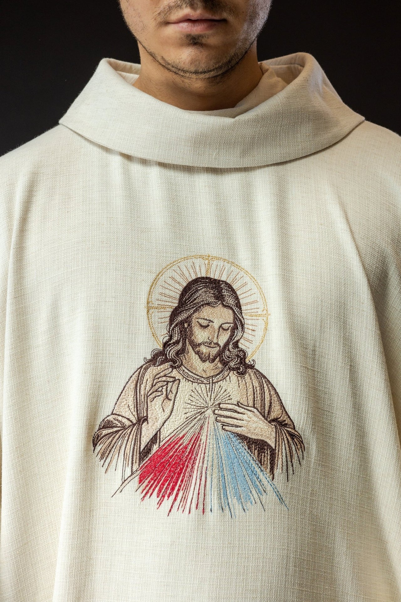 Ornat ecru z wizerunkiem Jezusa Miłosiernego