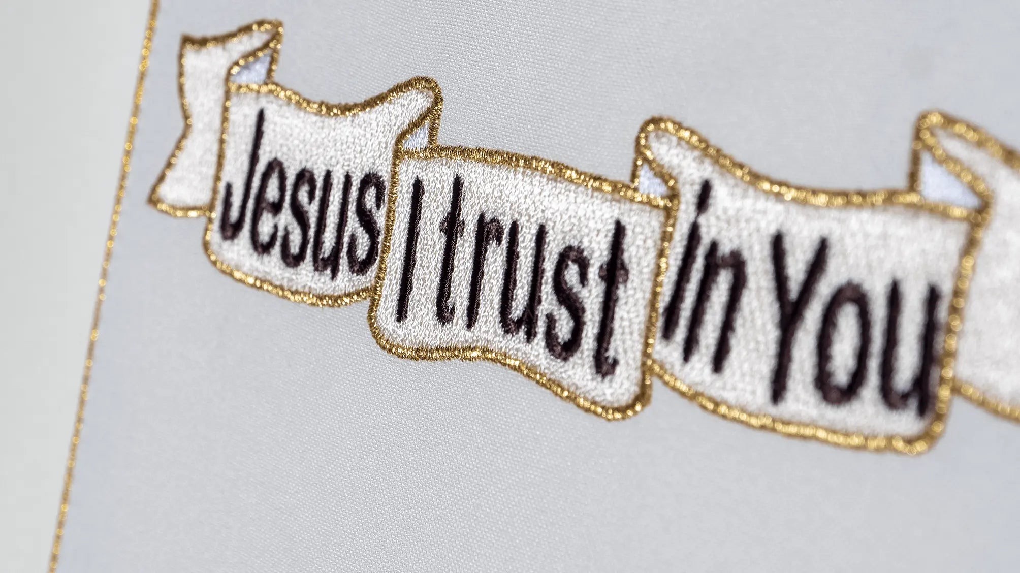 Embroidered chasuble of Merciful Jesus and IHS ecru
