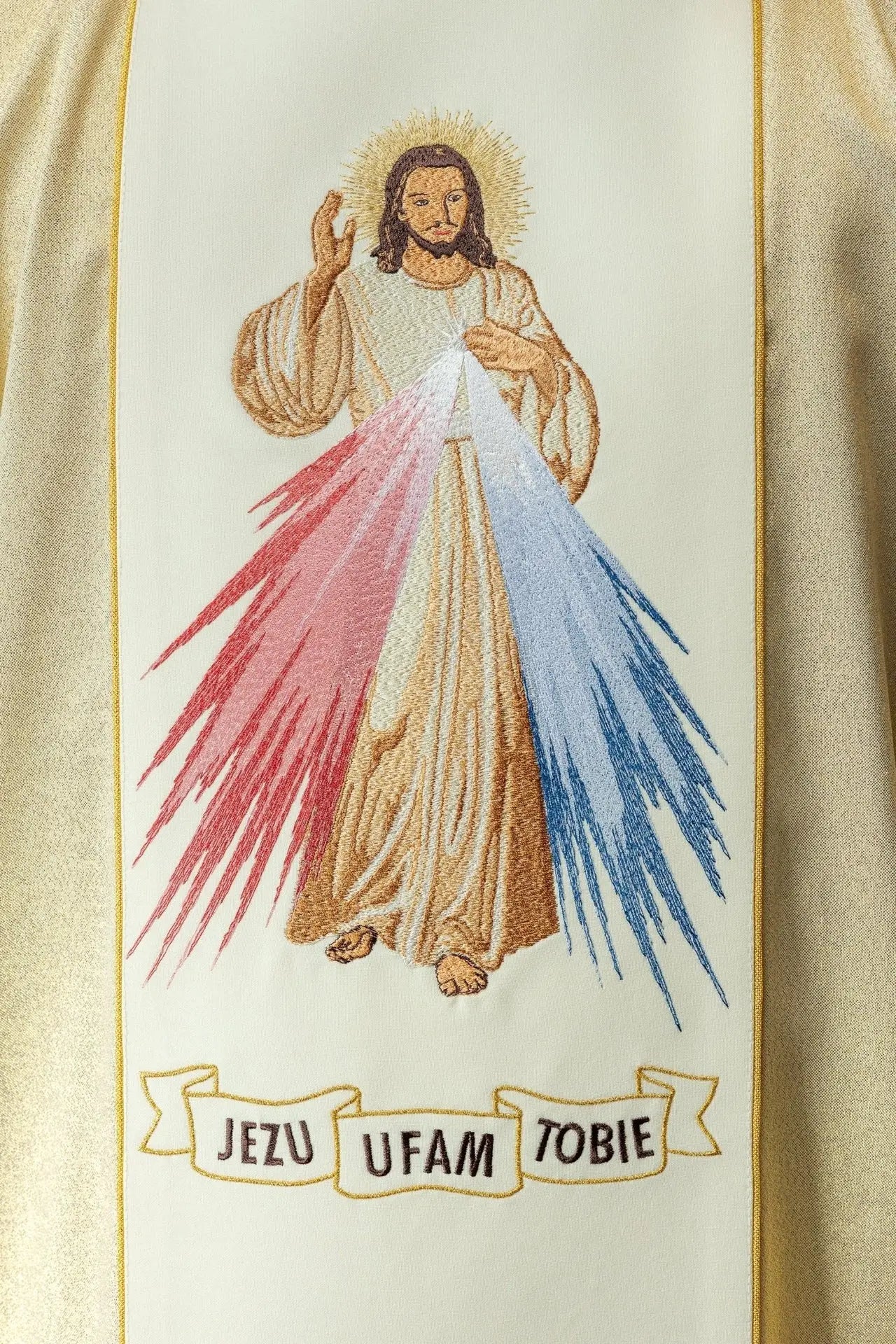 Casulla bordada de Jesús Misericordioso e IHS en oro