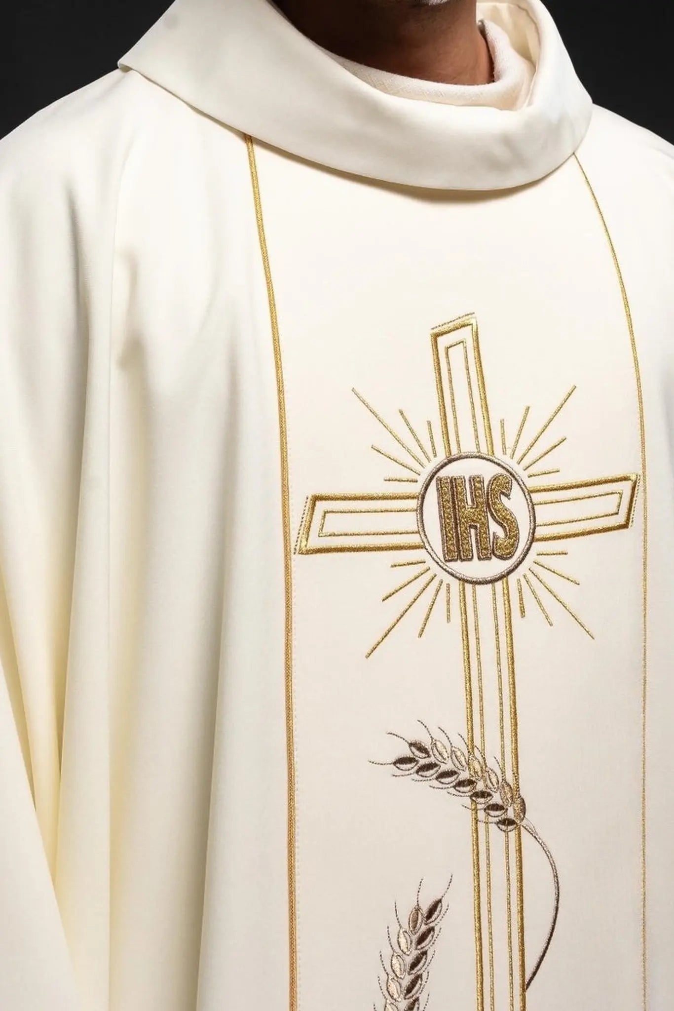 Embroidered chasuble Cross with IHS symbol ecru