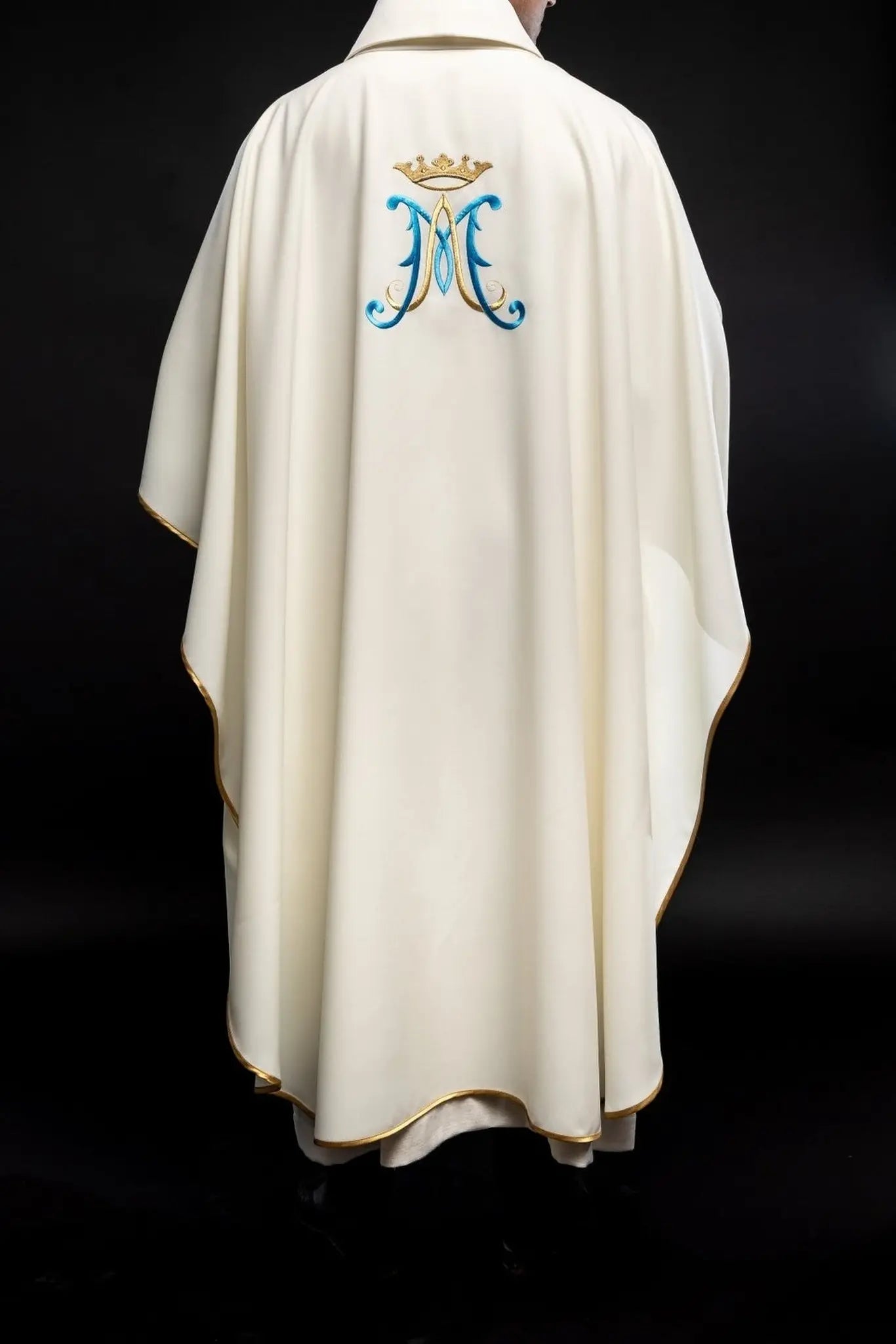 Embroidered chasuble with Marian motif ecru