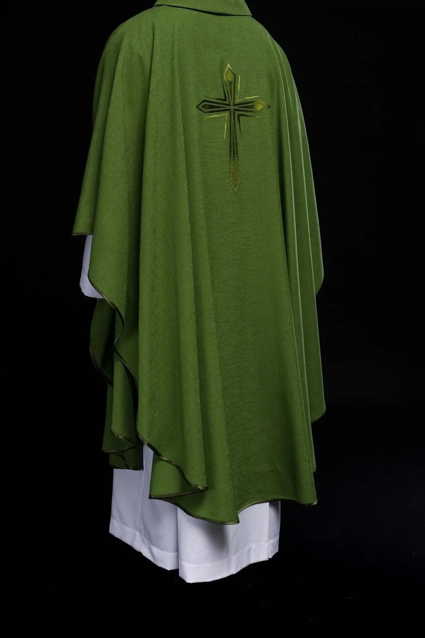 Casulla bordada en verde