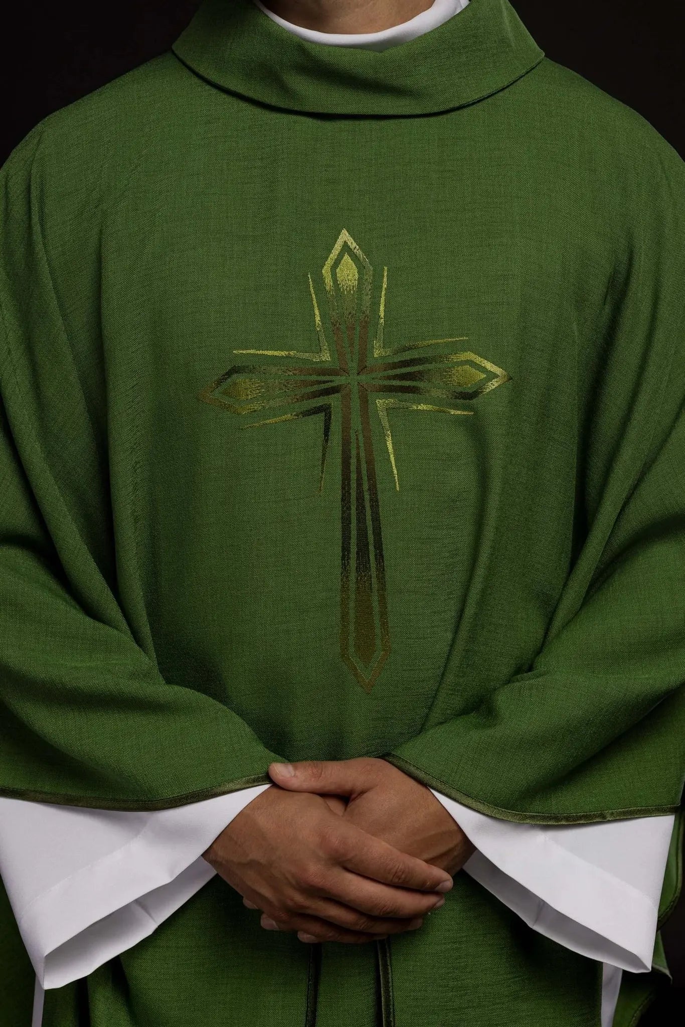 Casulla bordada en verde
