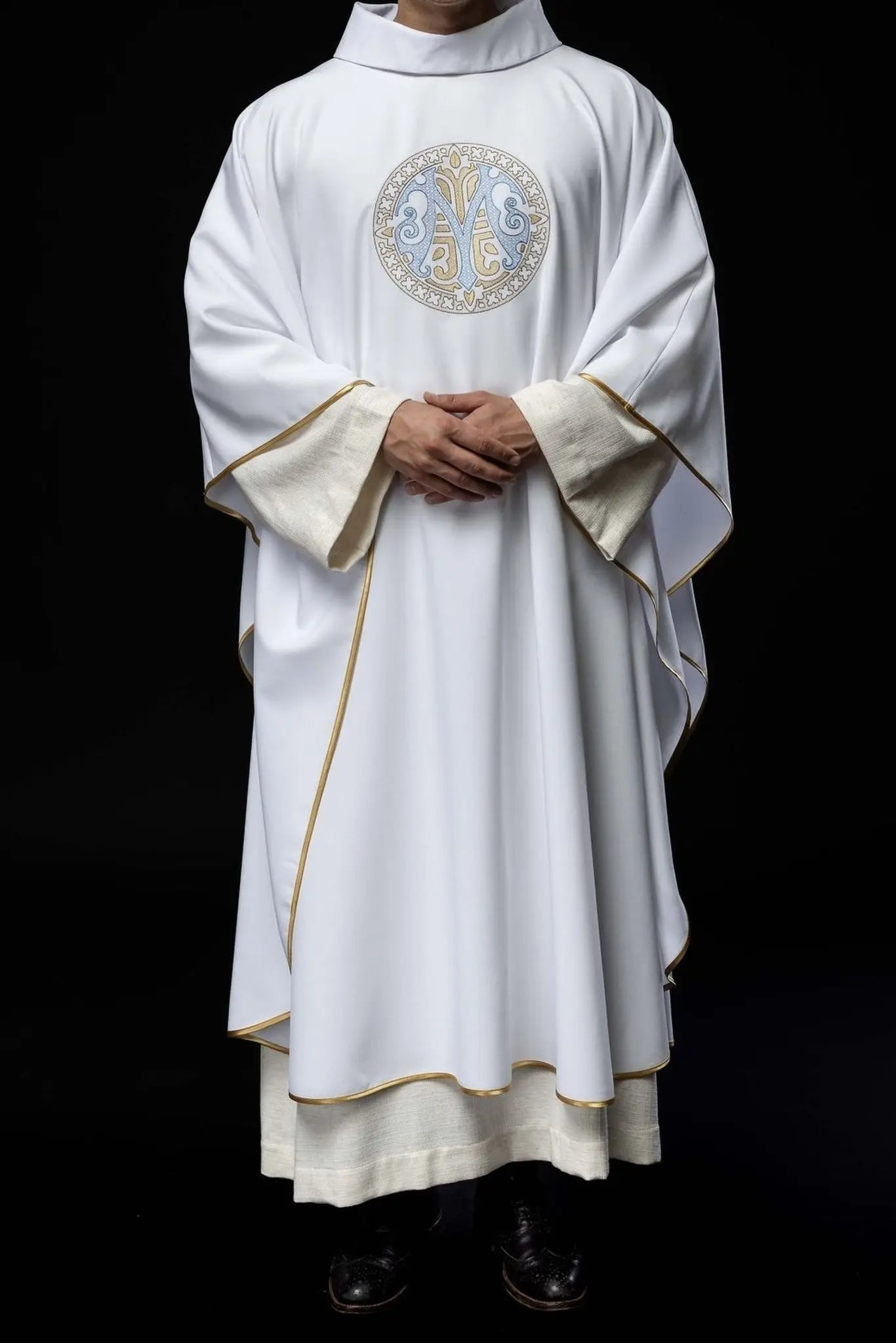 Casulla Mariana Bordada – Blanca