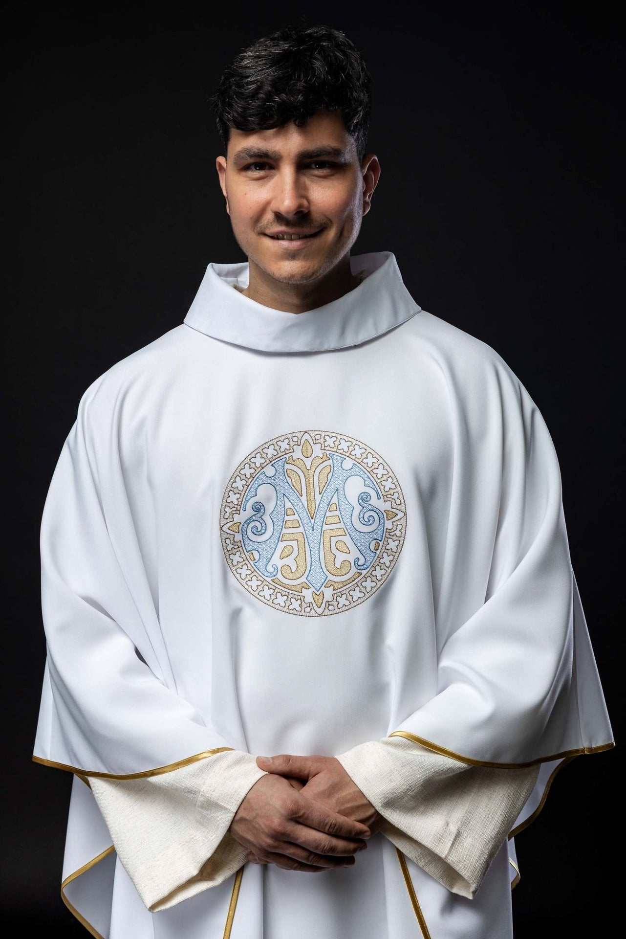 Ornat haftowany z motywem Maryjnym biały