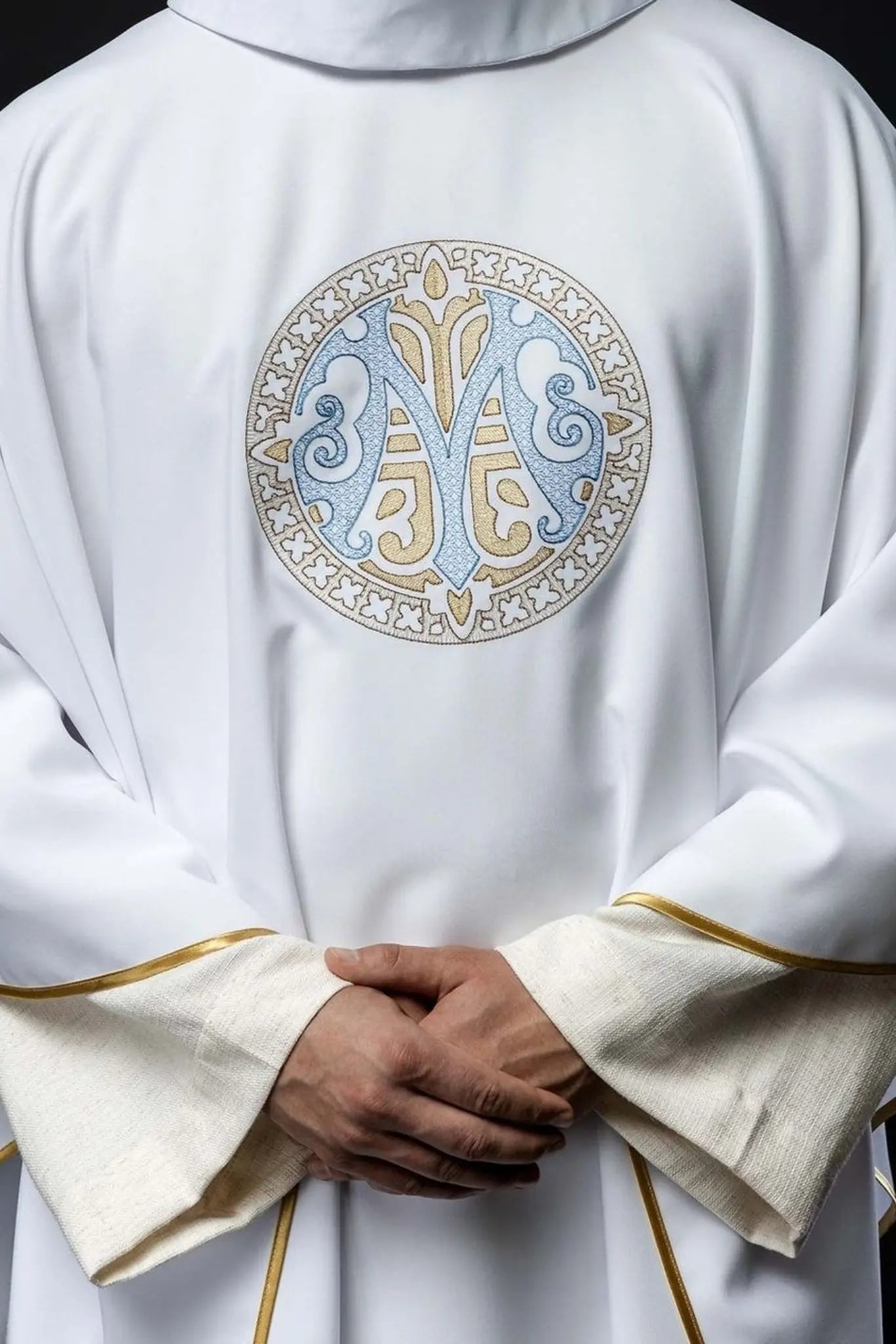 Casulla Mariana Bordada – Blanca