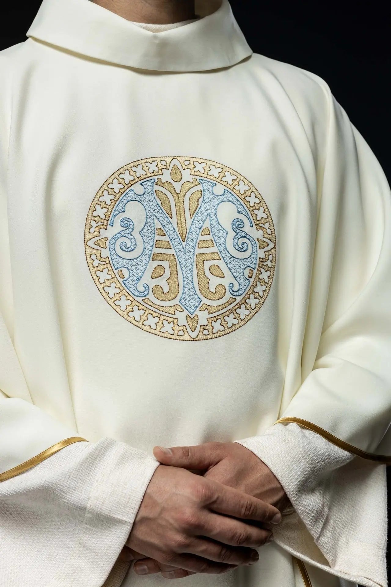 Embroidered Marian Chasuble – Ecru