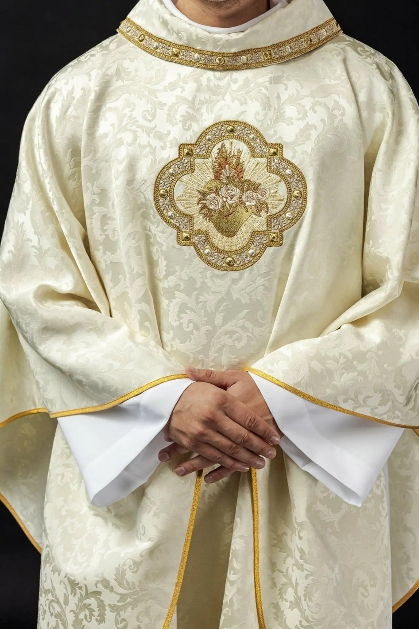 Embroidered Chasuble with the Heart of Mary Motif on Jacquard Fabric