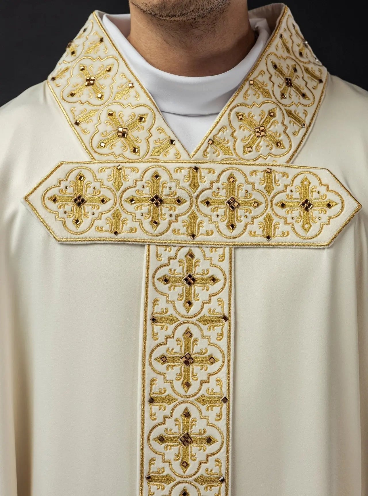 Embroidered chasuble with hanging belt 500 stones