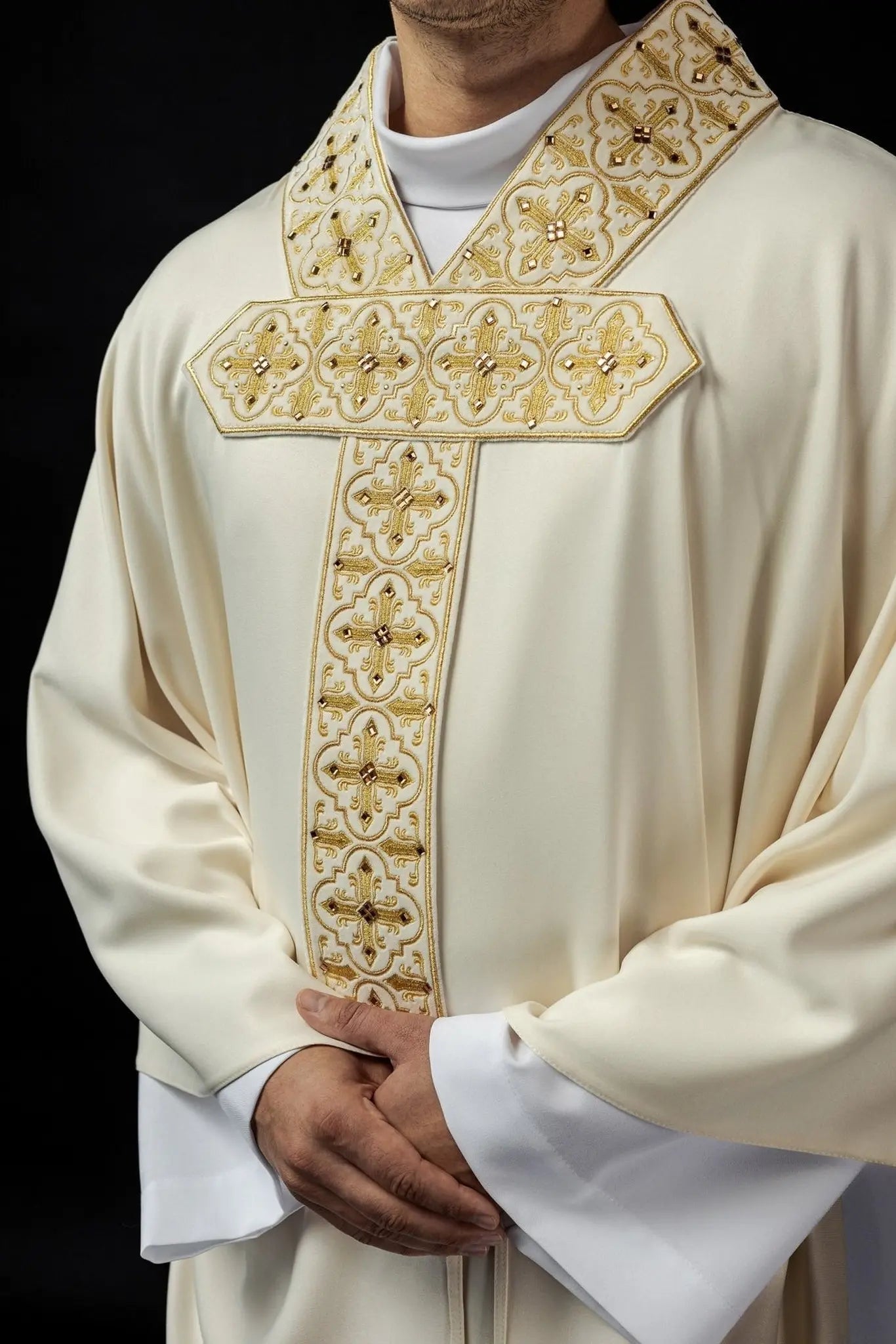 Embroidered chasuble with hanging belt 500 stones