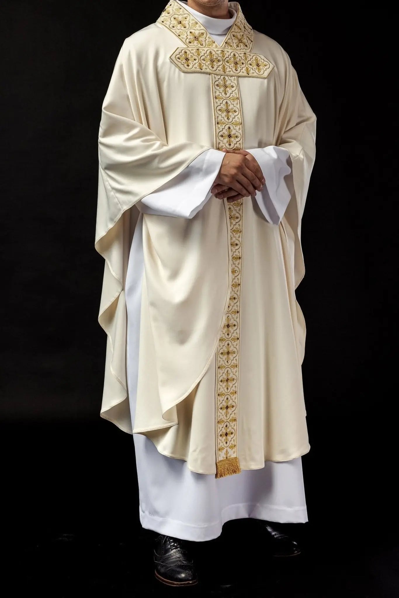 Embroidered chasuble with hanging belt 500 stones