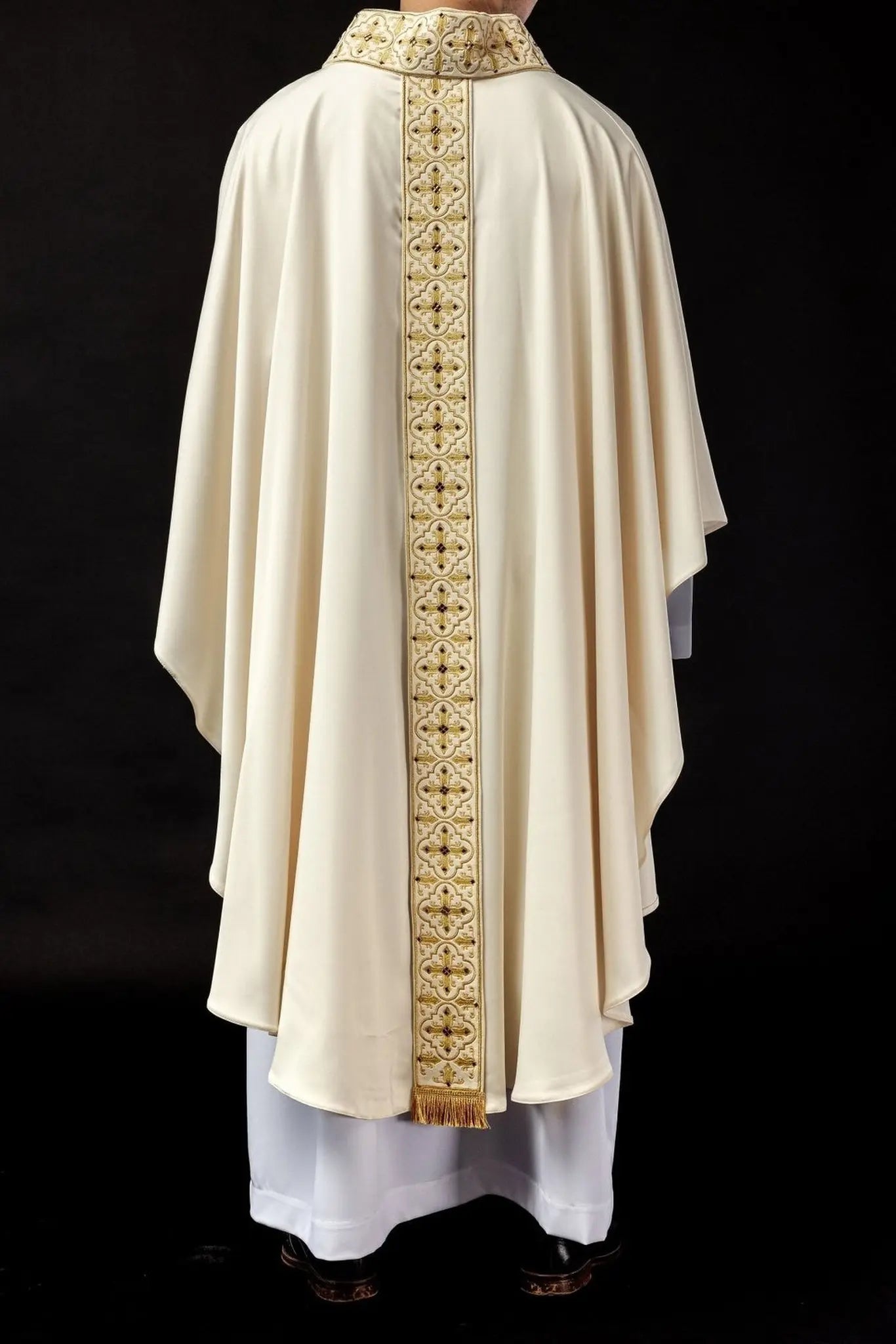 Embroidered chasuble with hanging belt 500 stones
