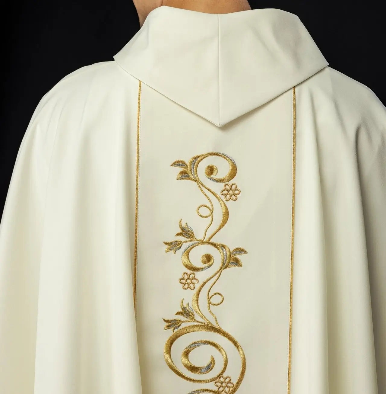 Embroidered chasuble with the image of Our Lady of Fatima