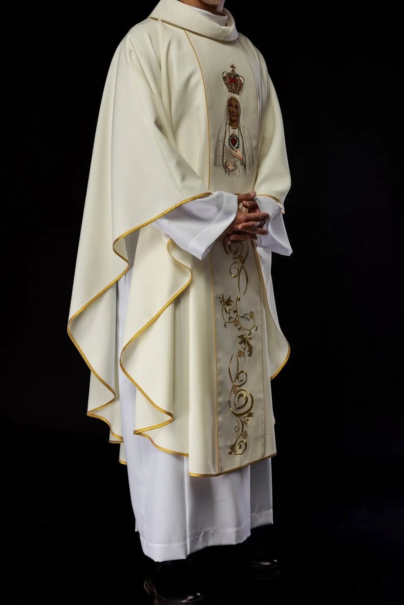 Embroidered chasuble with the image of Our Lady of Fatima