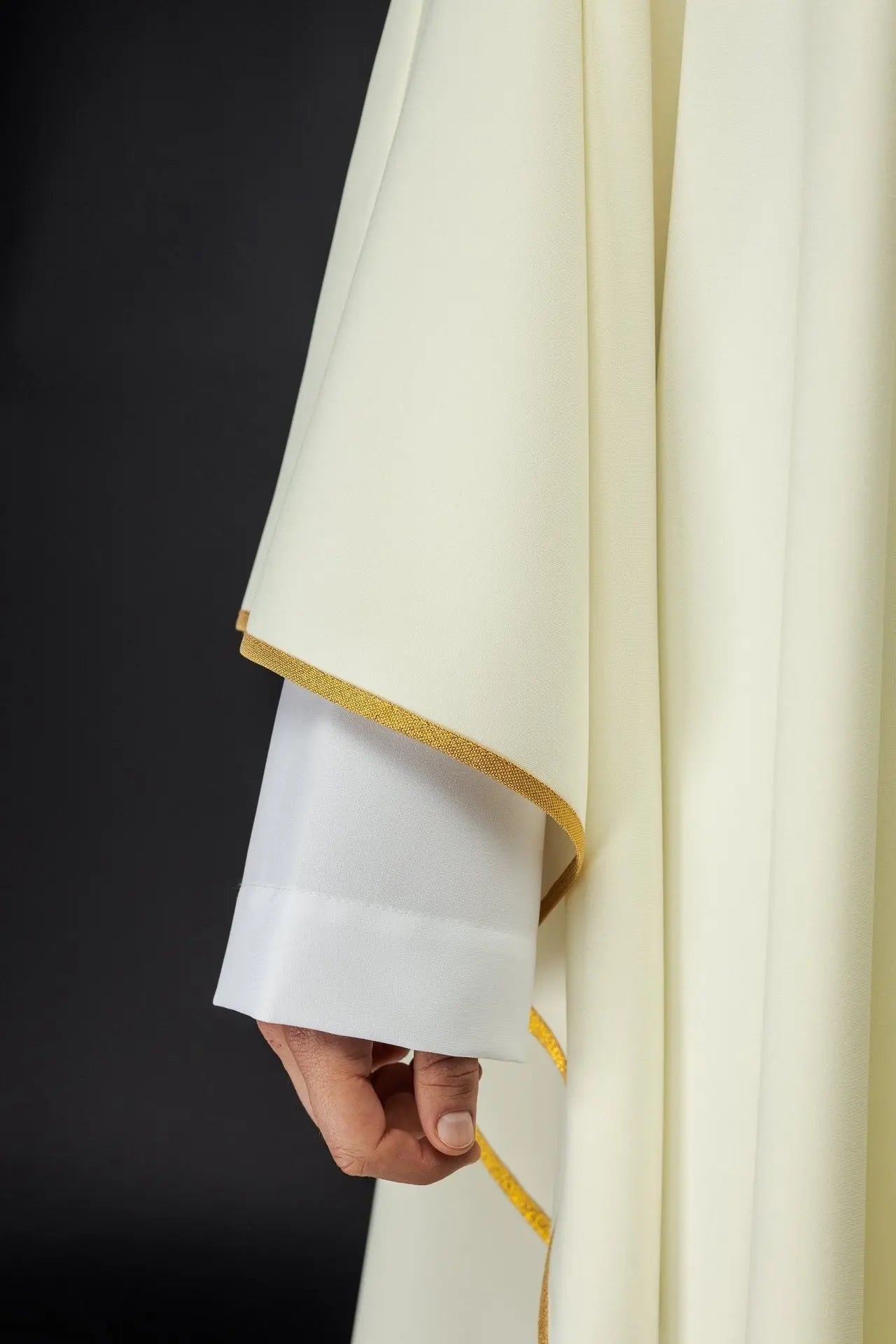 Embroidered chasuble with the image of Our Lady of Fatima