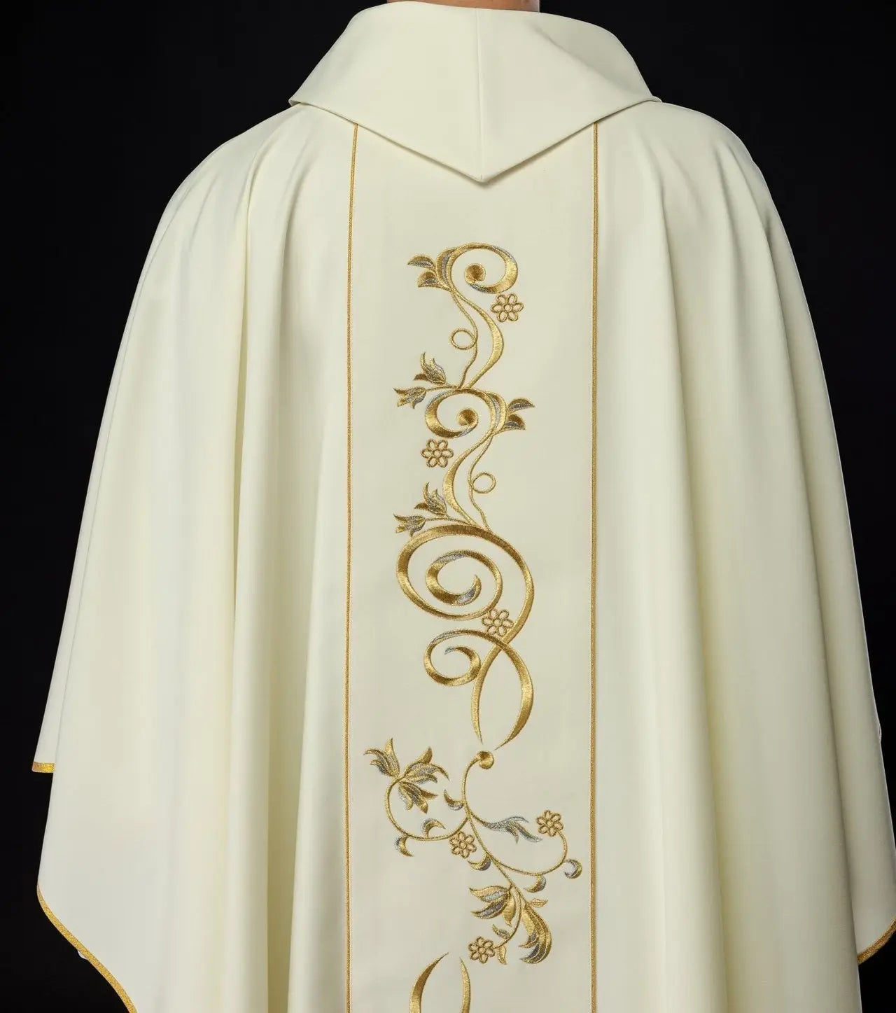 Embroidered chasuble with the image of Our Lady of Fatima