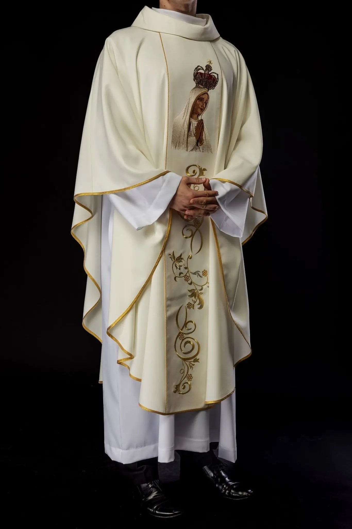 Embroidered chasuble with the image of Our Lady of Fatima