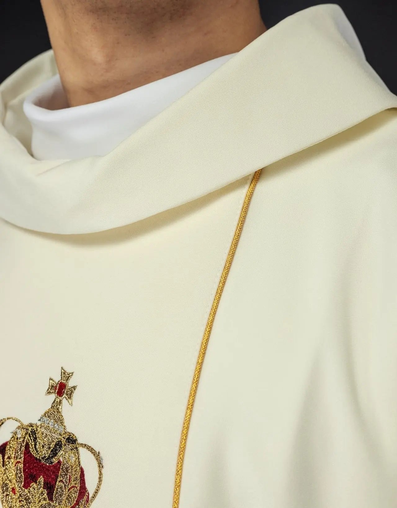 Embroidered chasuble with the image of Our Lady of Fatima