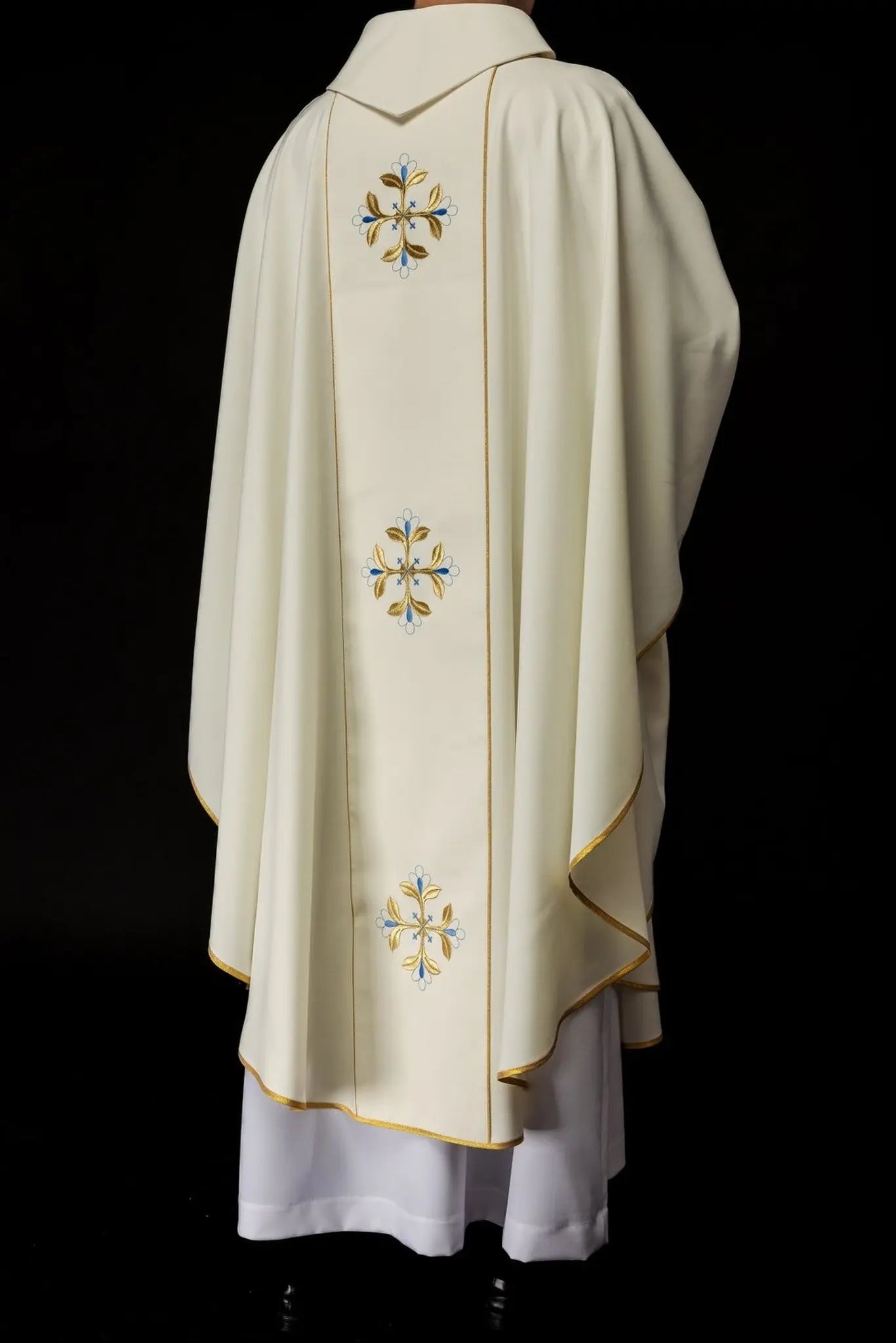 Embroidered chasuble with the image of Our Lady of Fatima
