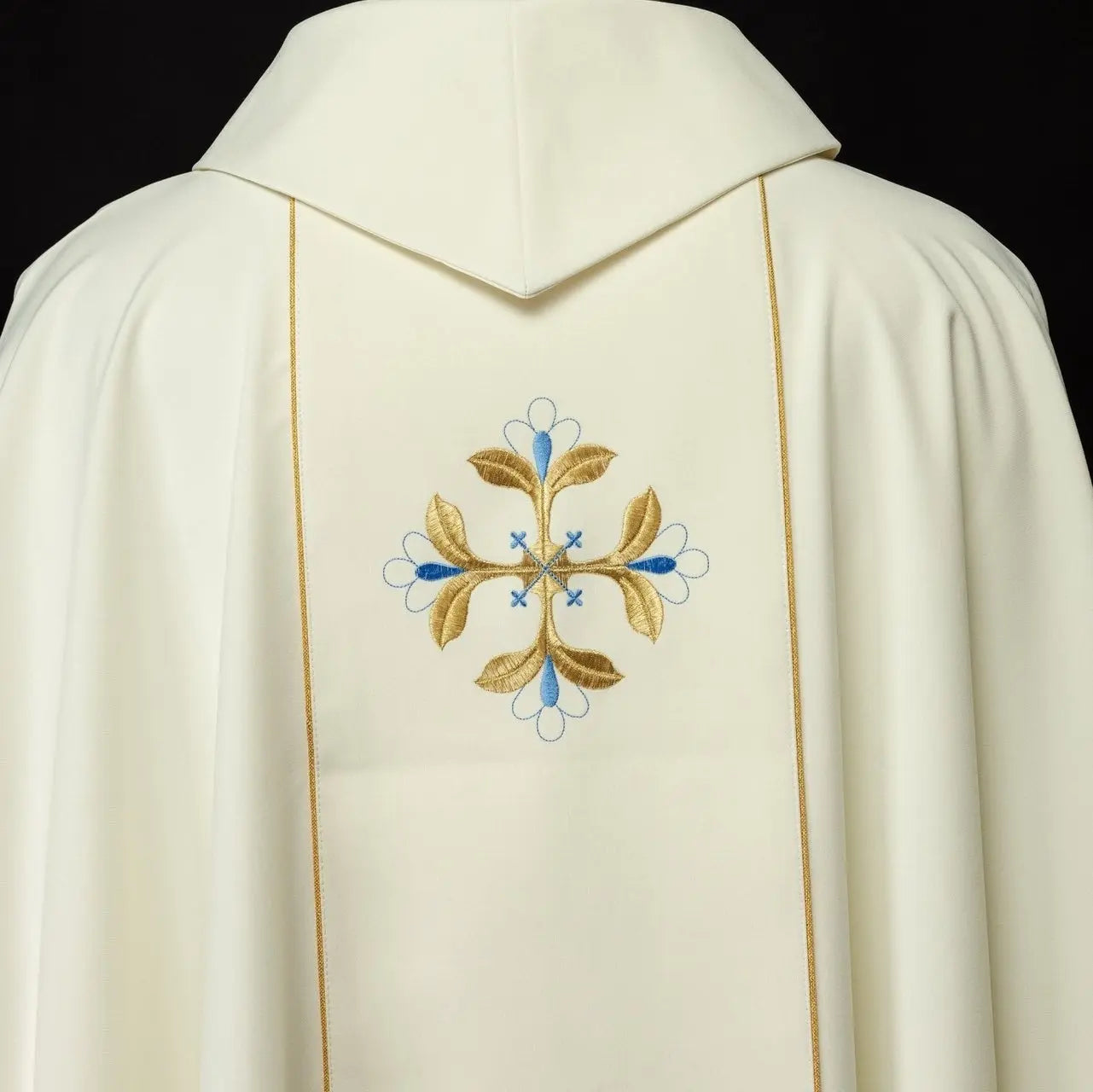 Embroidered chasuble with the image of Our Lady of Fatima